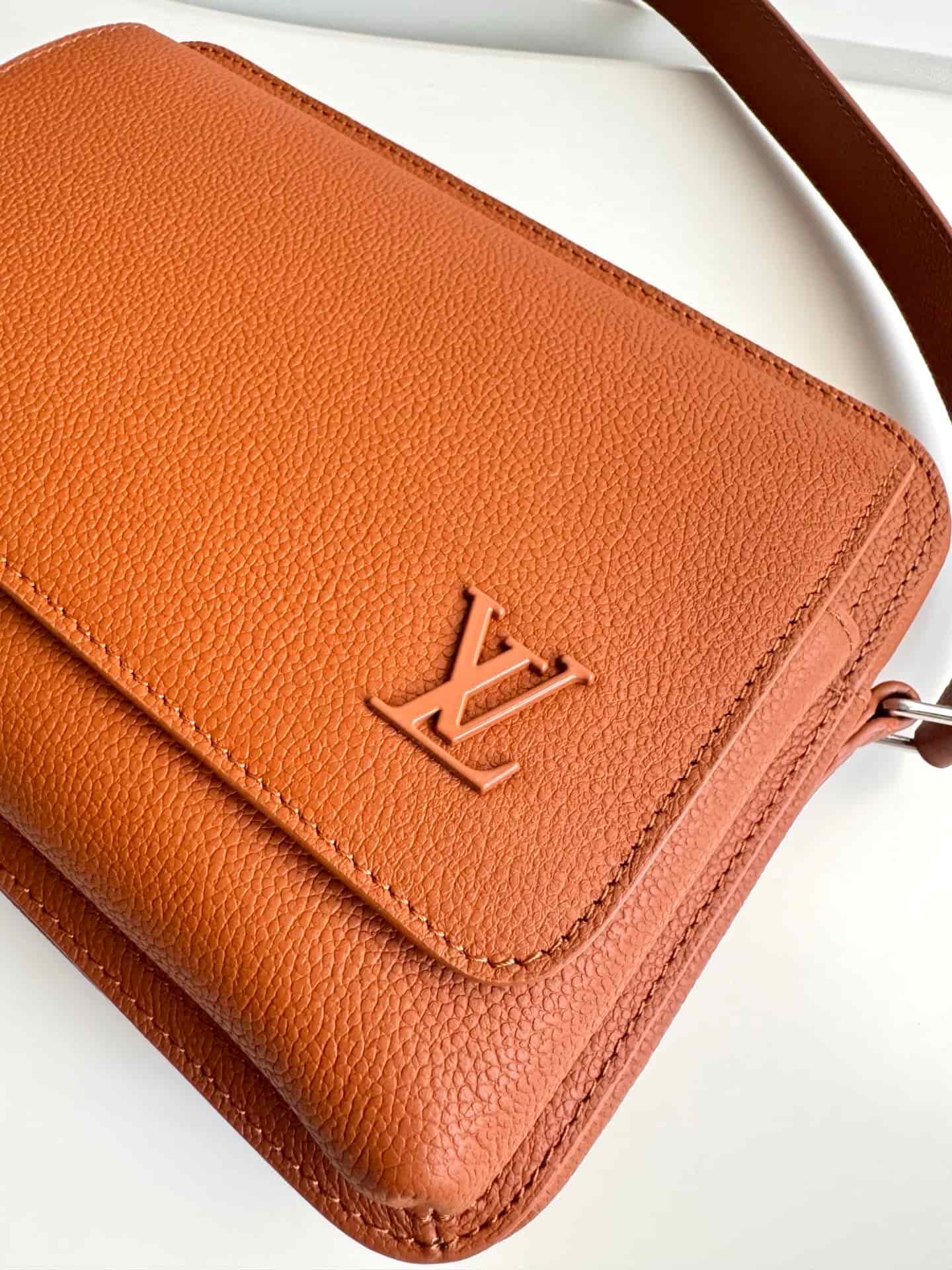 Louis Vuitton Boarding Messenger M25981 Tan High