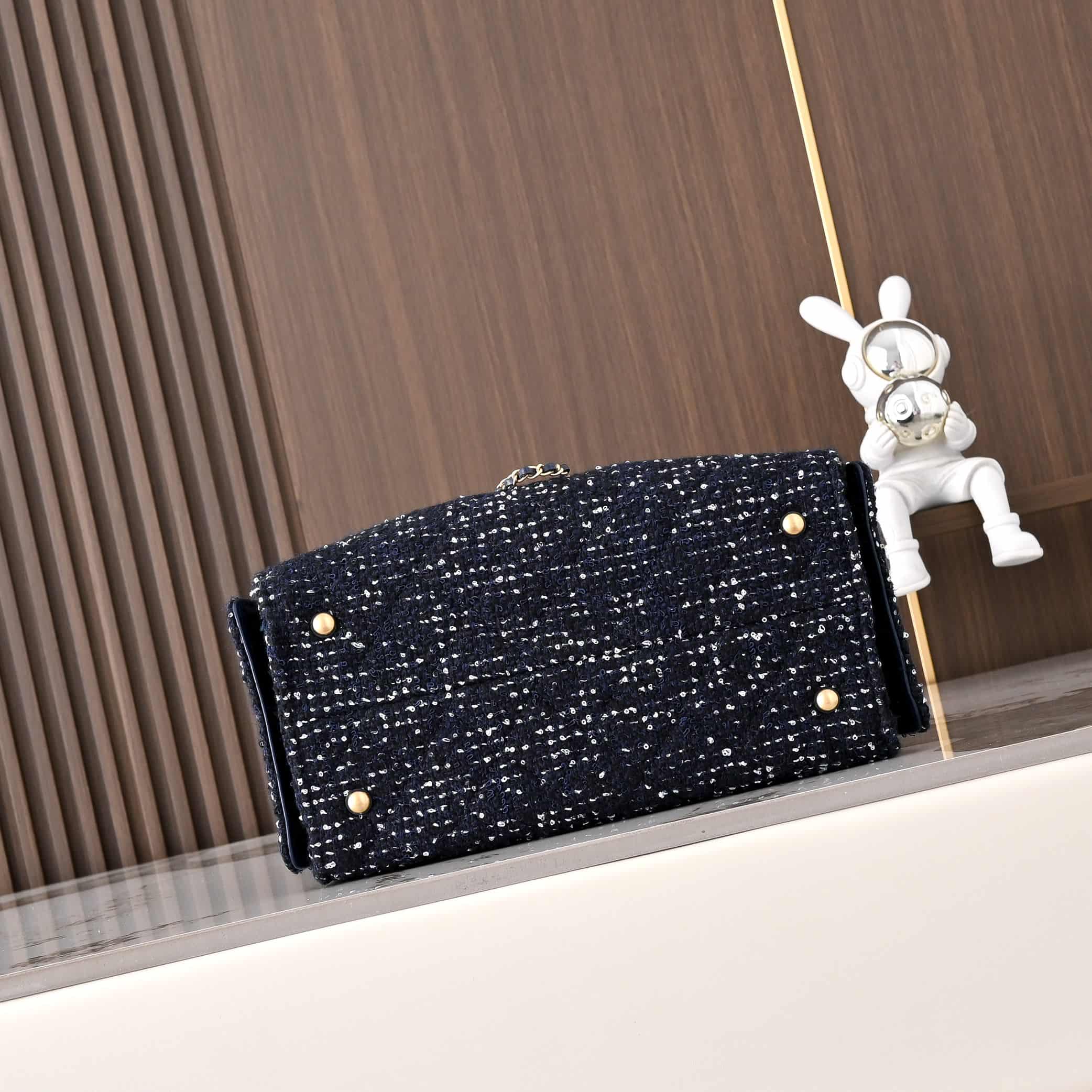 Chanel 25 Small Hobo handbag AS5293 Wool Tweed & Gold-Tone Metal Dark Blue&White A