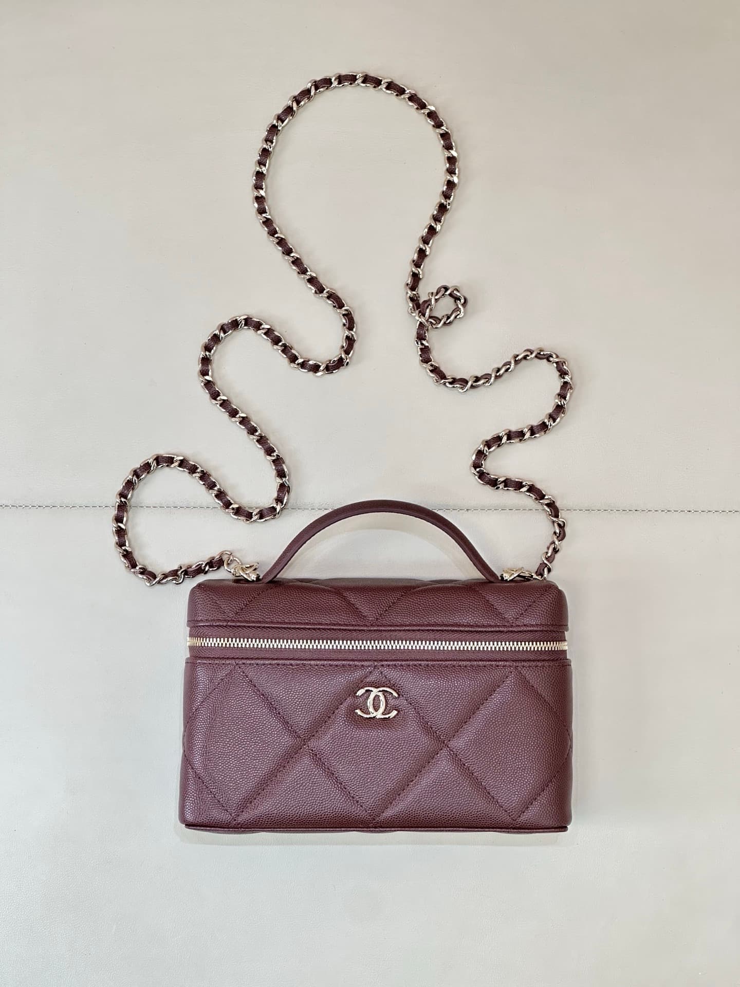 Chanel Vanity with Chain Grained Shiny Calfskin & Gold-Tone Metal Claret AP4936 TOP