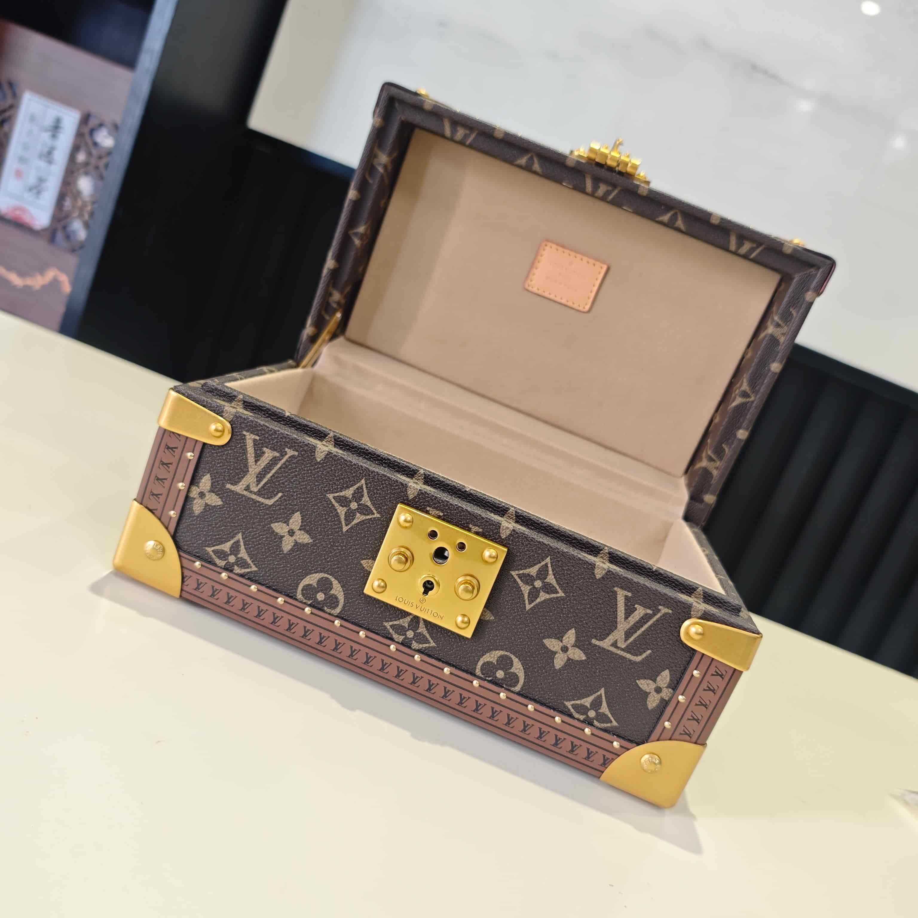 Louis Vuitton Coffret Trésor 24 Monogram canvas Crème M10139 High