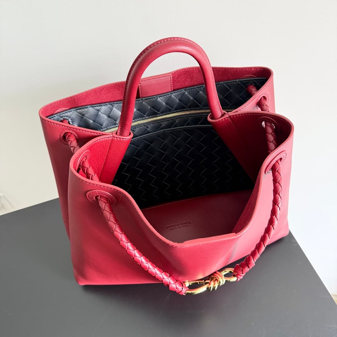 Bottega Veneta Andiamo tote bag in red calfskin leather TOP