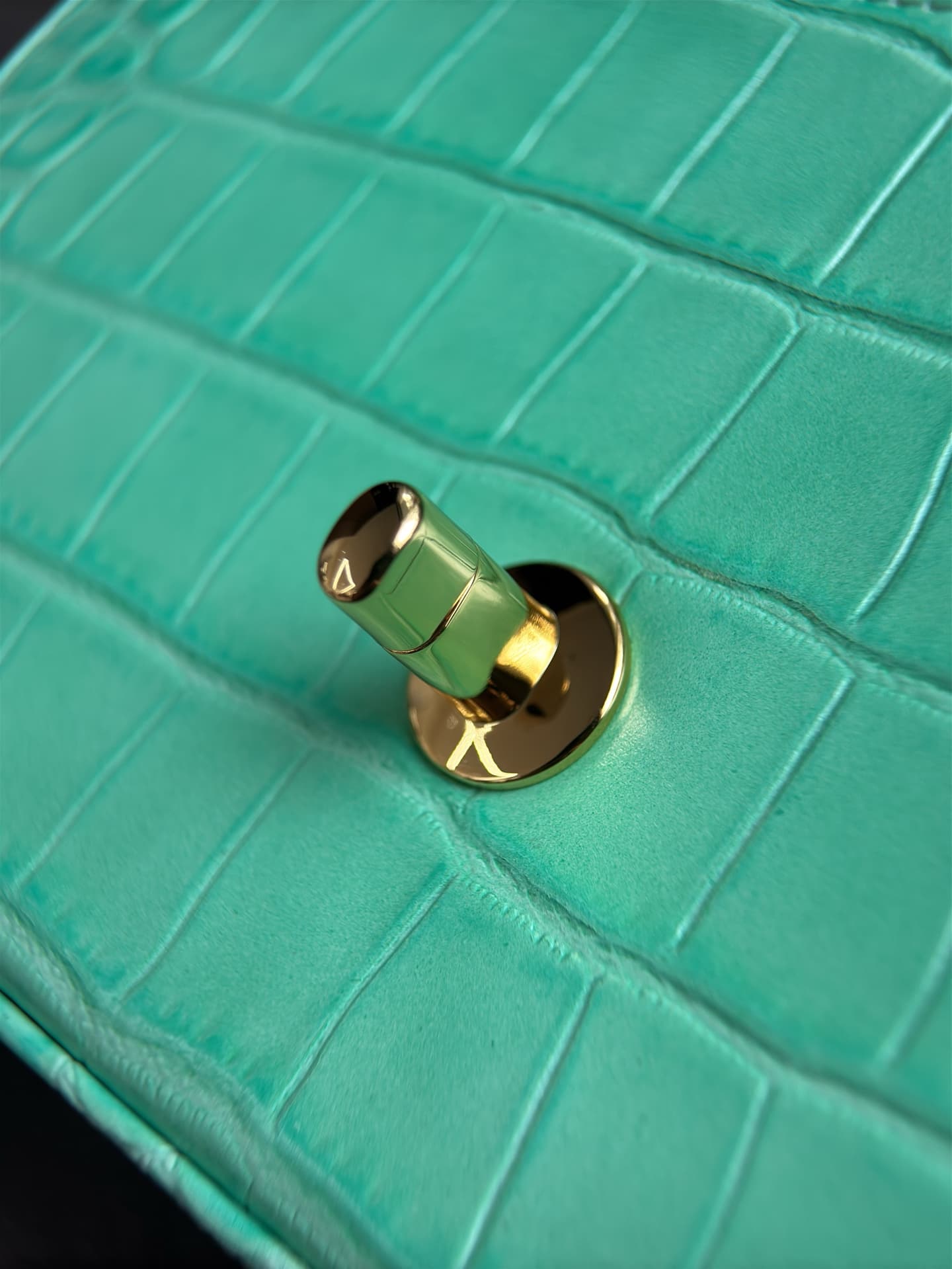 Chanel Flap Bag crocodile-embossed calfskin& Gold-Tone Metal Green AS6340 A