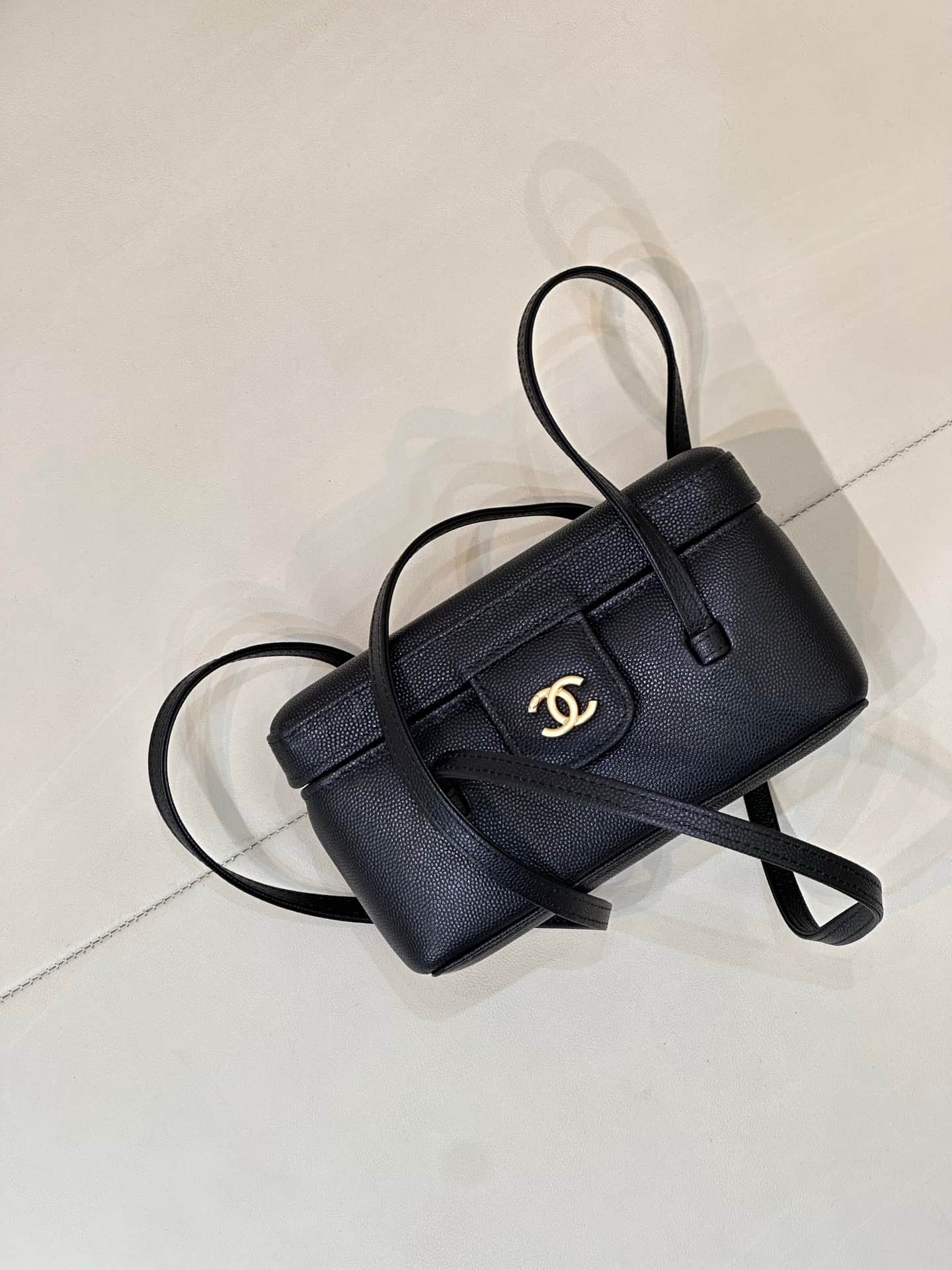 Chanel Long Vanity with Leather Strap Grained Shiny Calfskin & Gold-Tone Metal Black AP5067 TOP