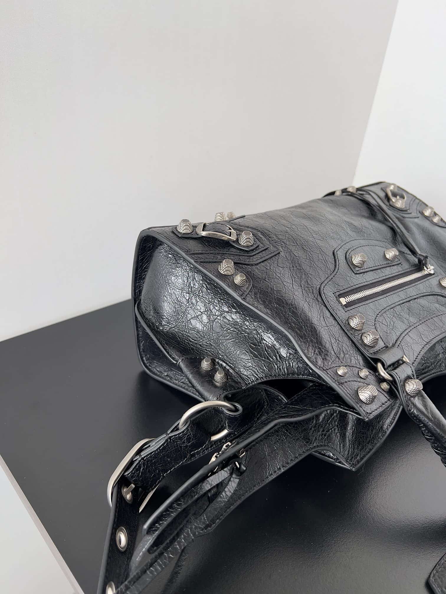 Balenciaga Medium Neo Cagole City bag in Black lambskin leather High