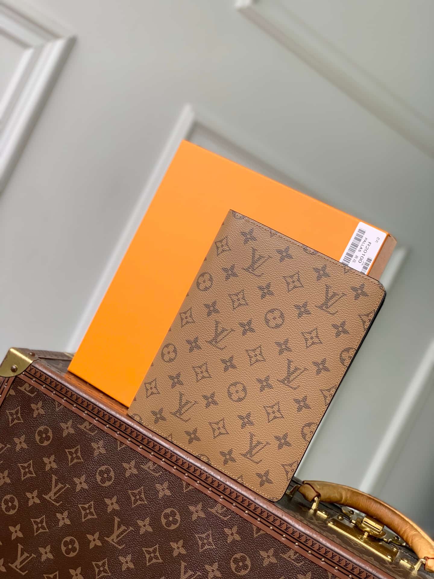 Louis Vuitton Desk Agenda Cover Monogram canvas, cross grain leather lining R20100 High