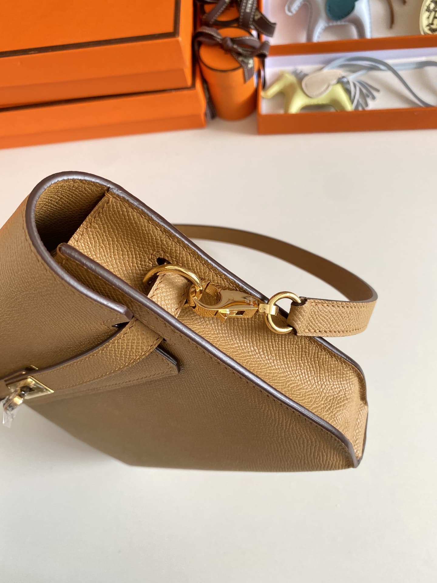 Hermes Kelly Depeches 25 Pouch Epsom Leather Sesame WAX High