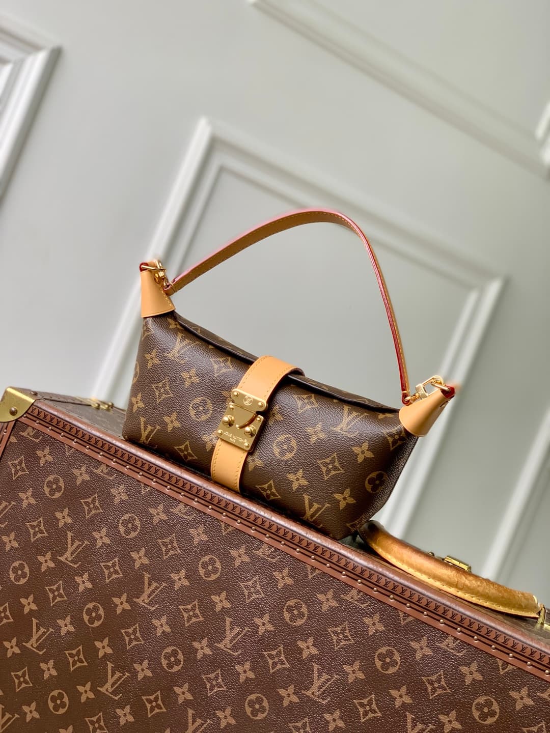Louis Vuitton Pochette Mia Monogram canvas M26191 high