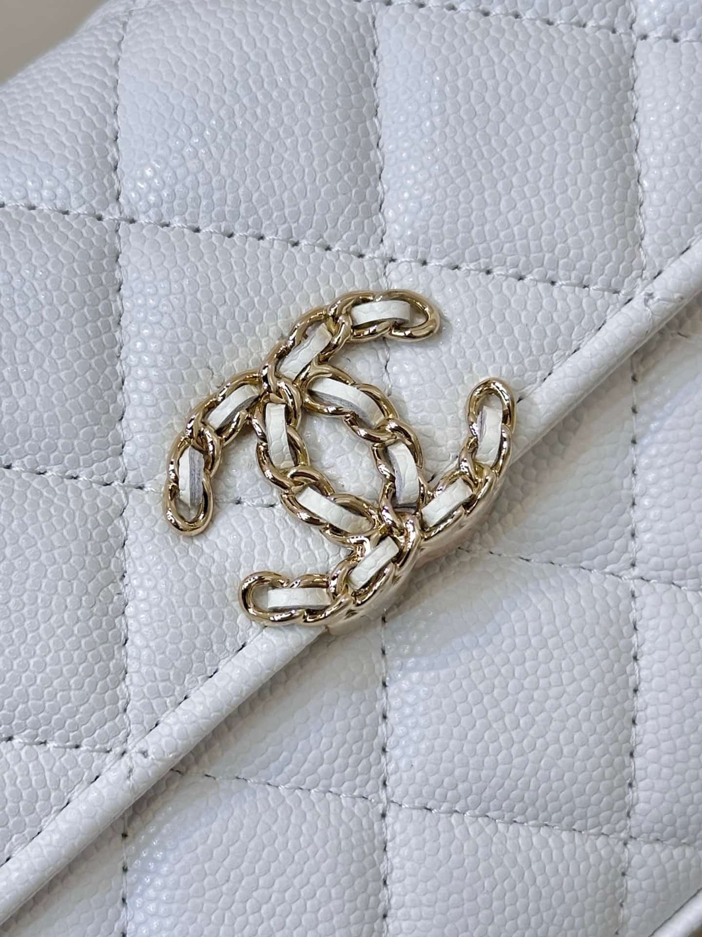 Chanel Clutch with chain Grained Calfskin&Gold-Tone Metal White AP3238 TOP