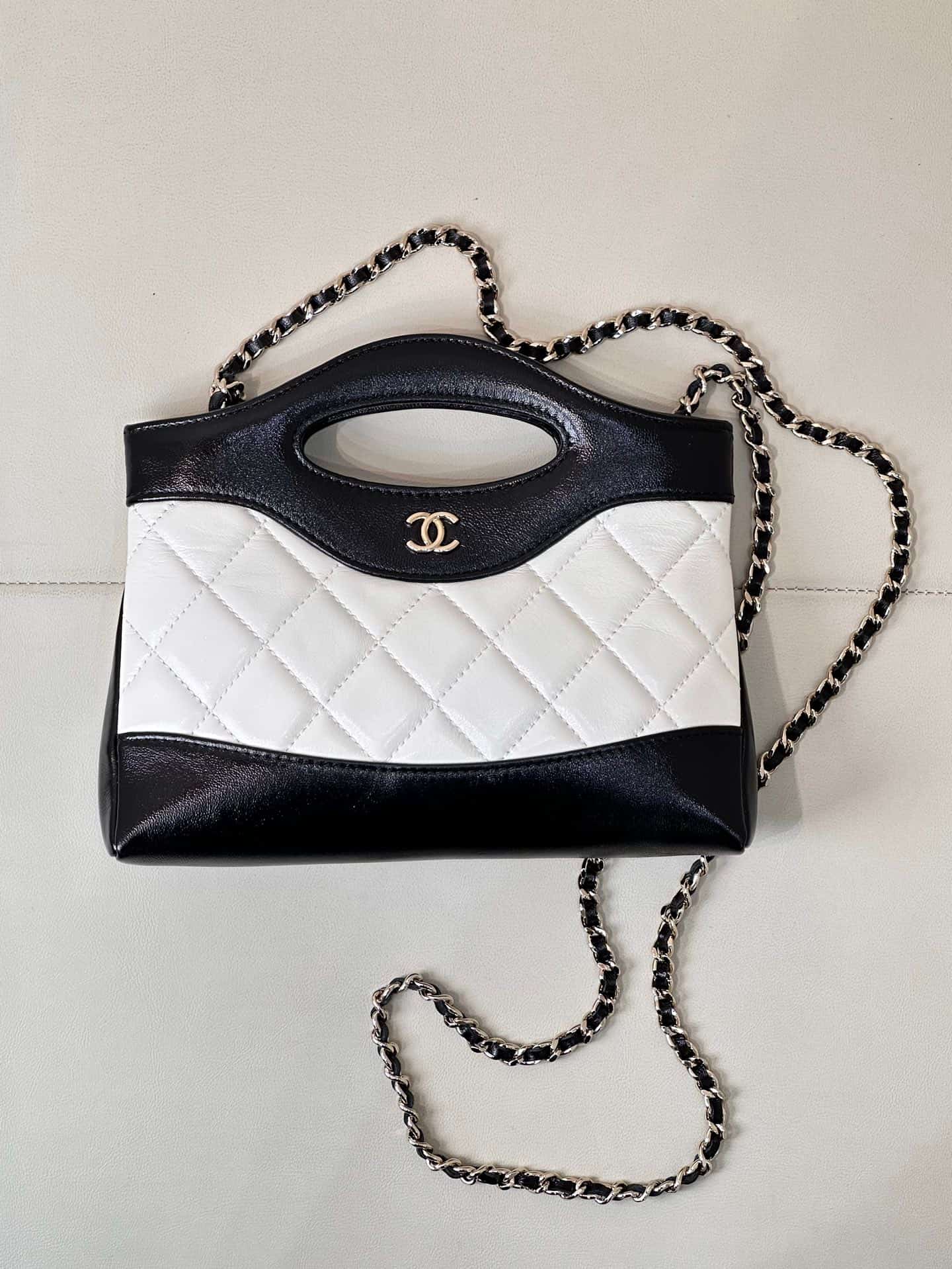 Chanel Clutch with chain Lambskin & Gold-Tone Metal AP3656 Black&White TOP