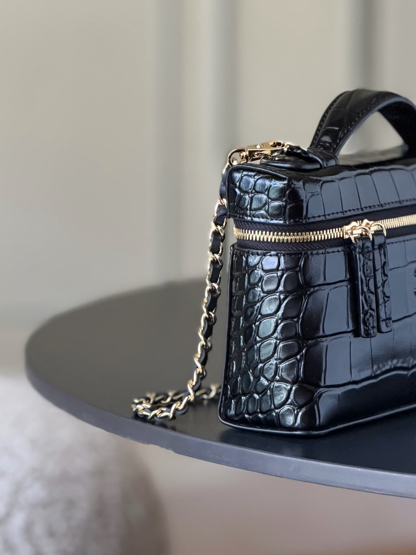 Chanel Small Vanity with chain Crocodile Embossed Calfskin & Gold-Tone Metal Black AS5346 A