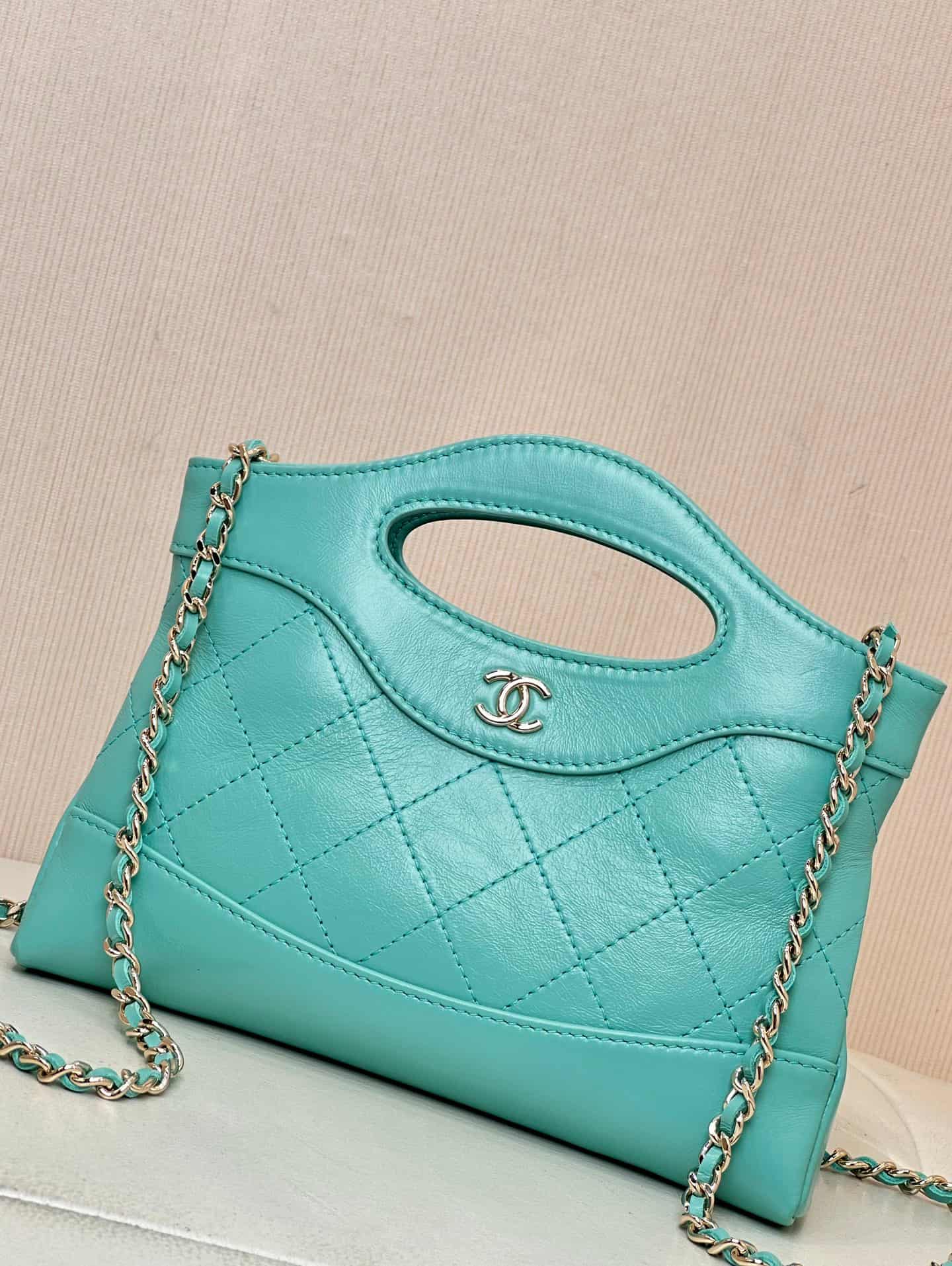 Chanel Clutch with chain Lambskin & Gold-Tone Metal AP3656 Green TOP