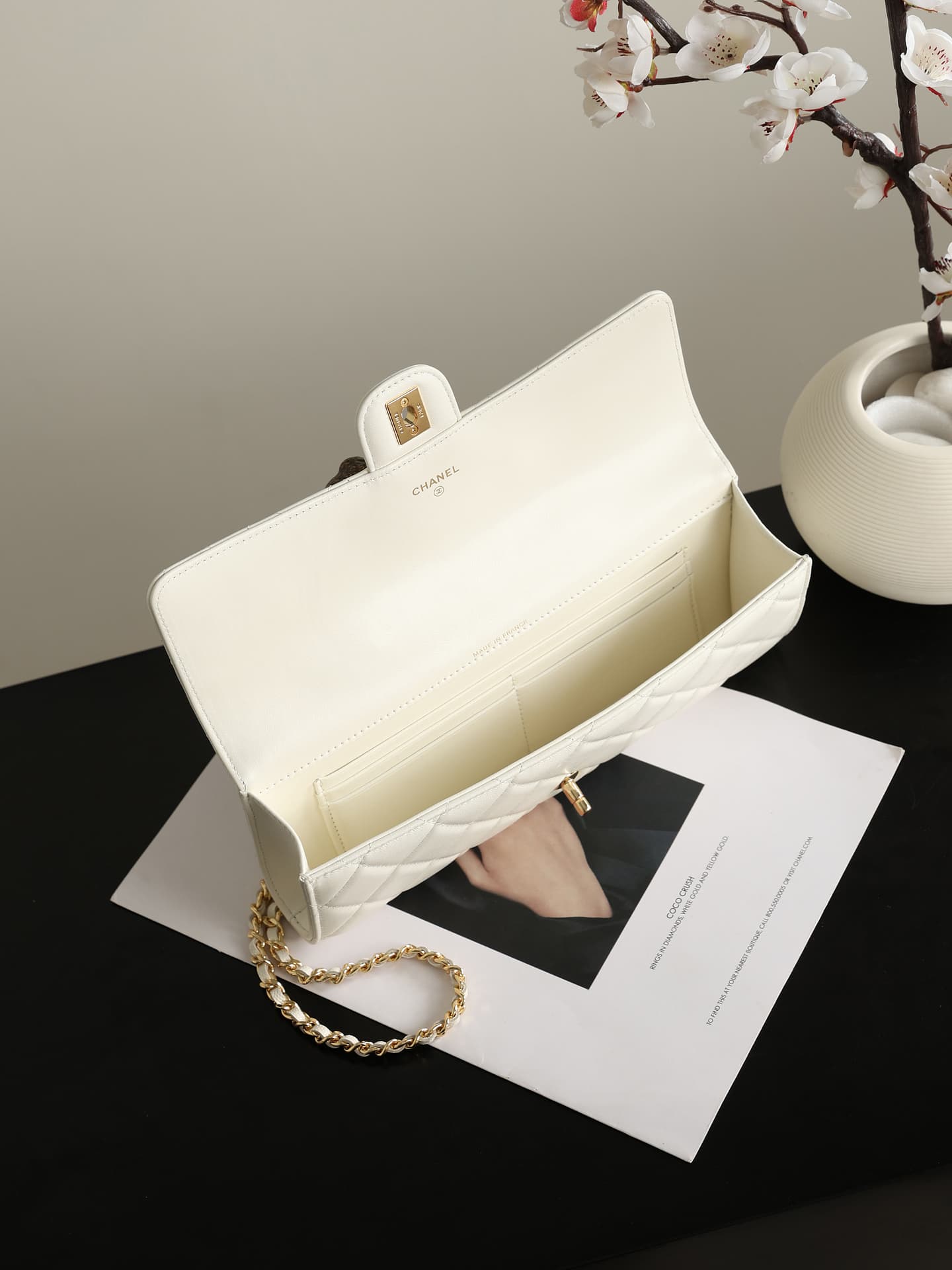 Chanel Clutch with chain Lambskin Calfskin & Gold-Tone Metal White AP5280 A