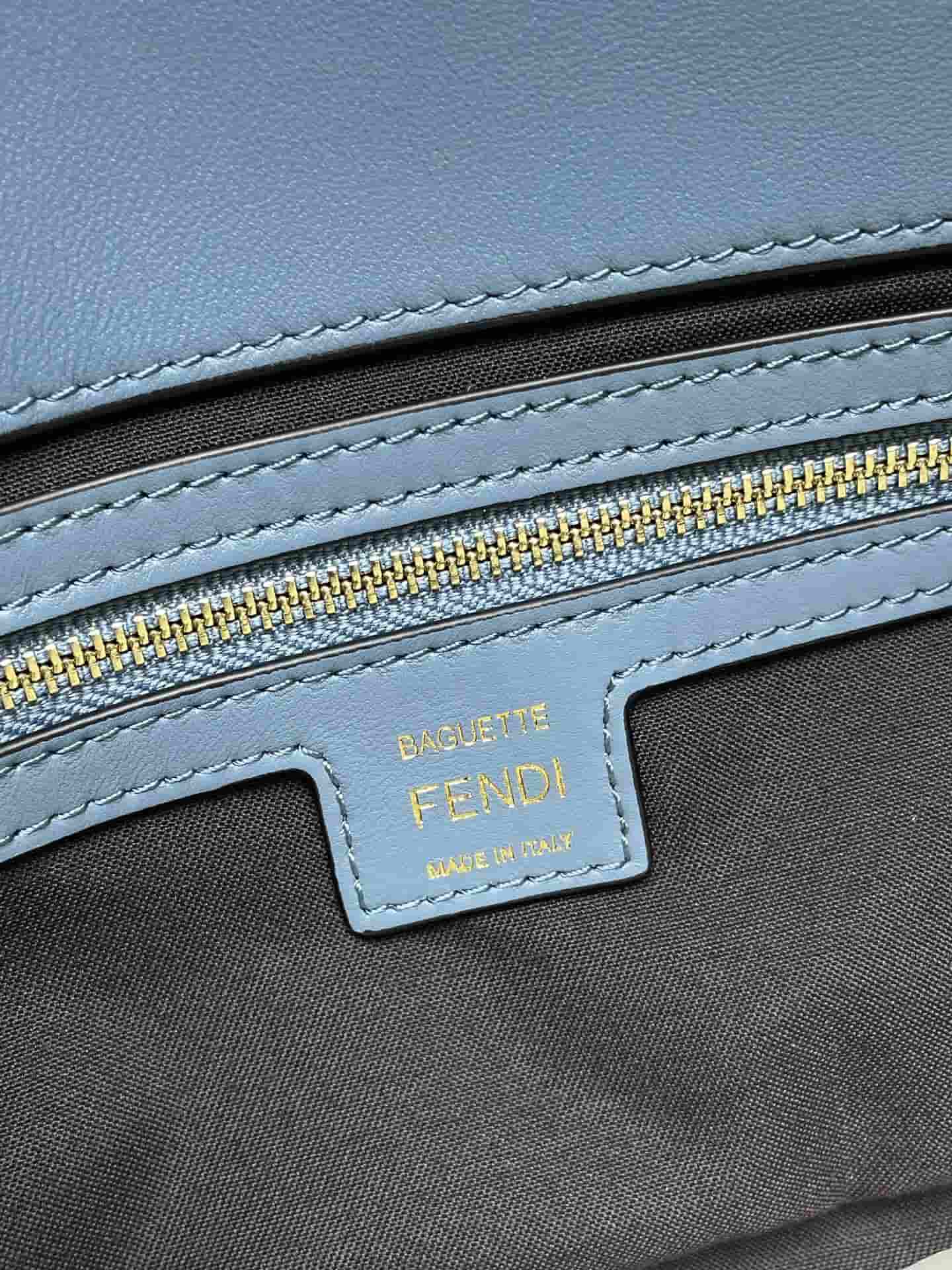 BAGUETTE leather bag Blue High