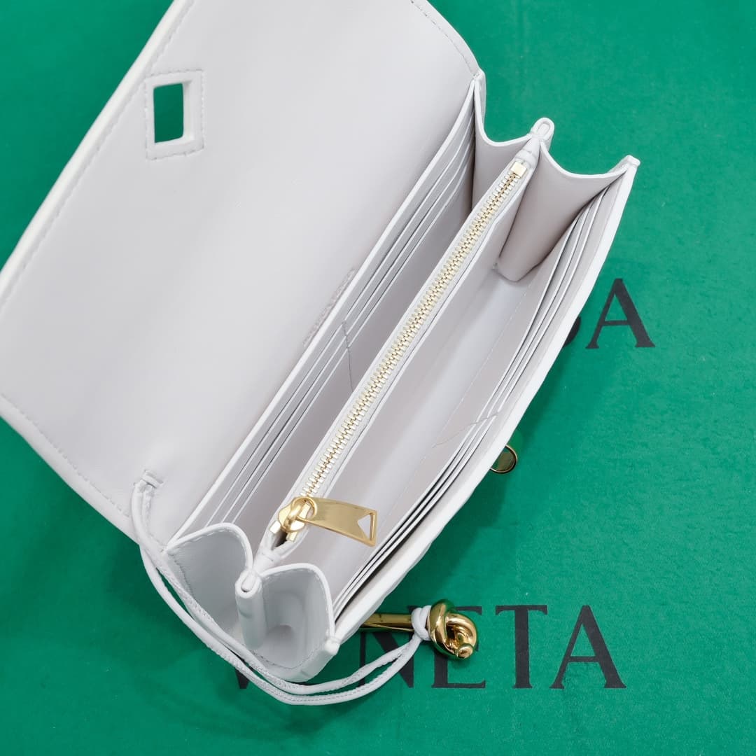 BV Andiamo Clutch Chalk High