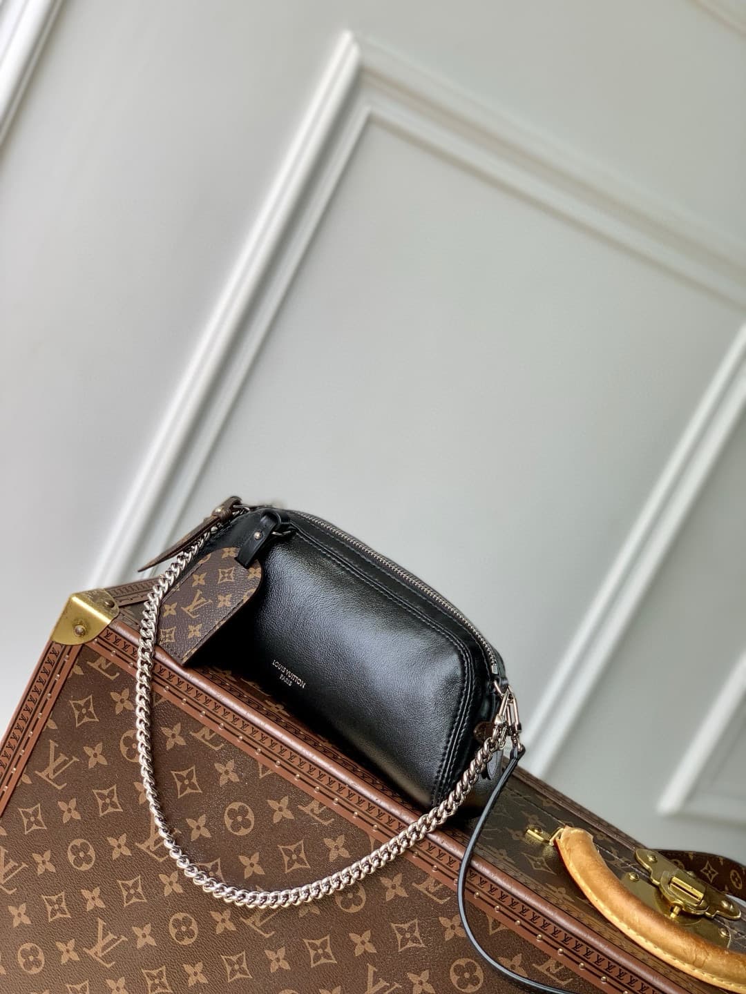 Louis Vuitton  Pochette Vibe Black Lambskin leather M14544 High