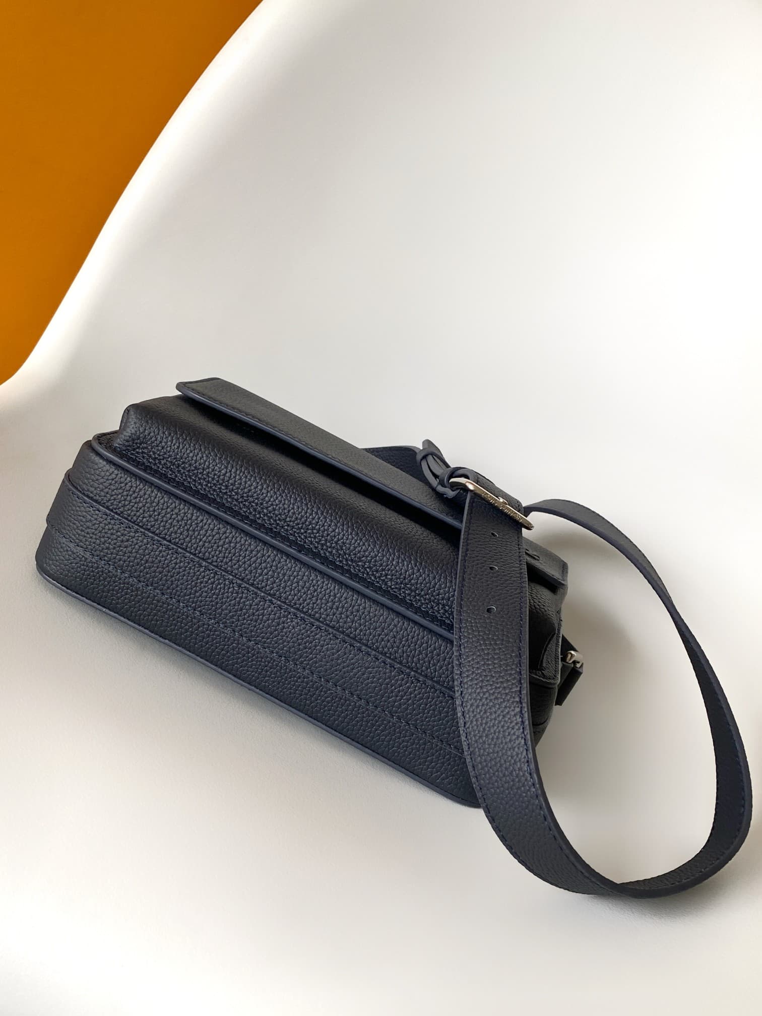 Louis Vuitton Boarding Messenger Navy Blue Waxy calfskin M15260 High