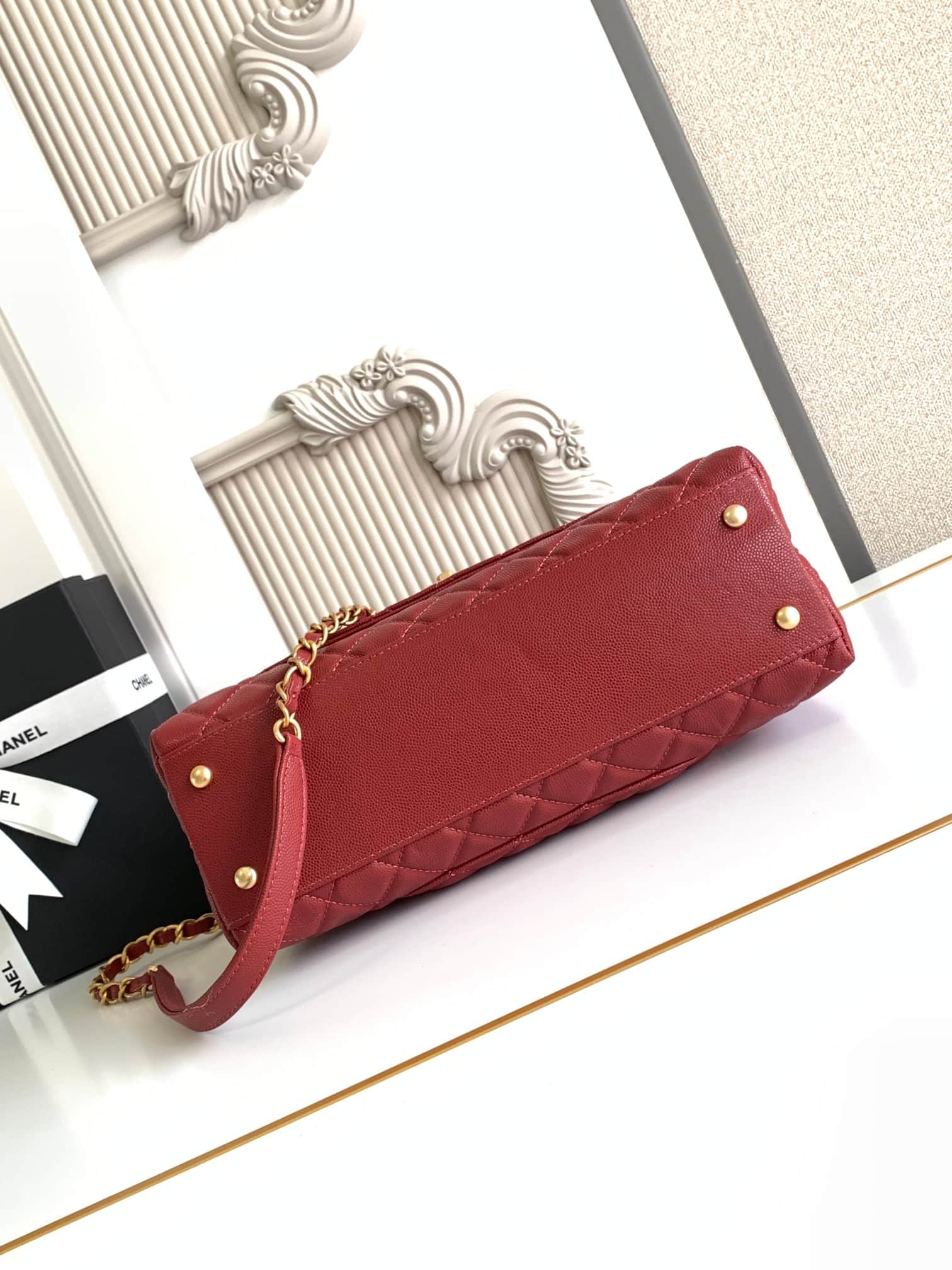 Medium FLAP BAG WITH TOP HANDLE Grained Calfskin A92991 Red-binding Gold Metal A