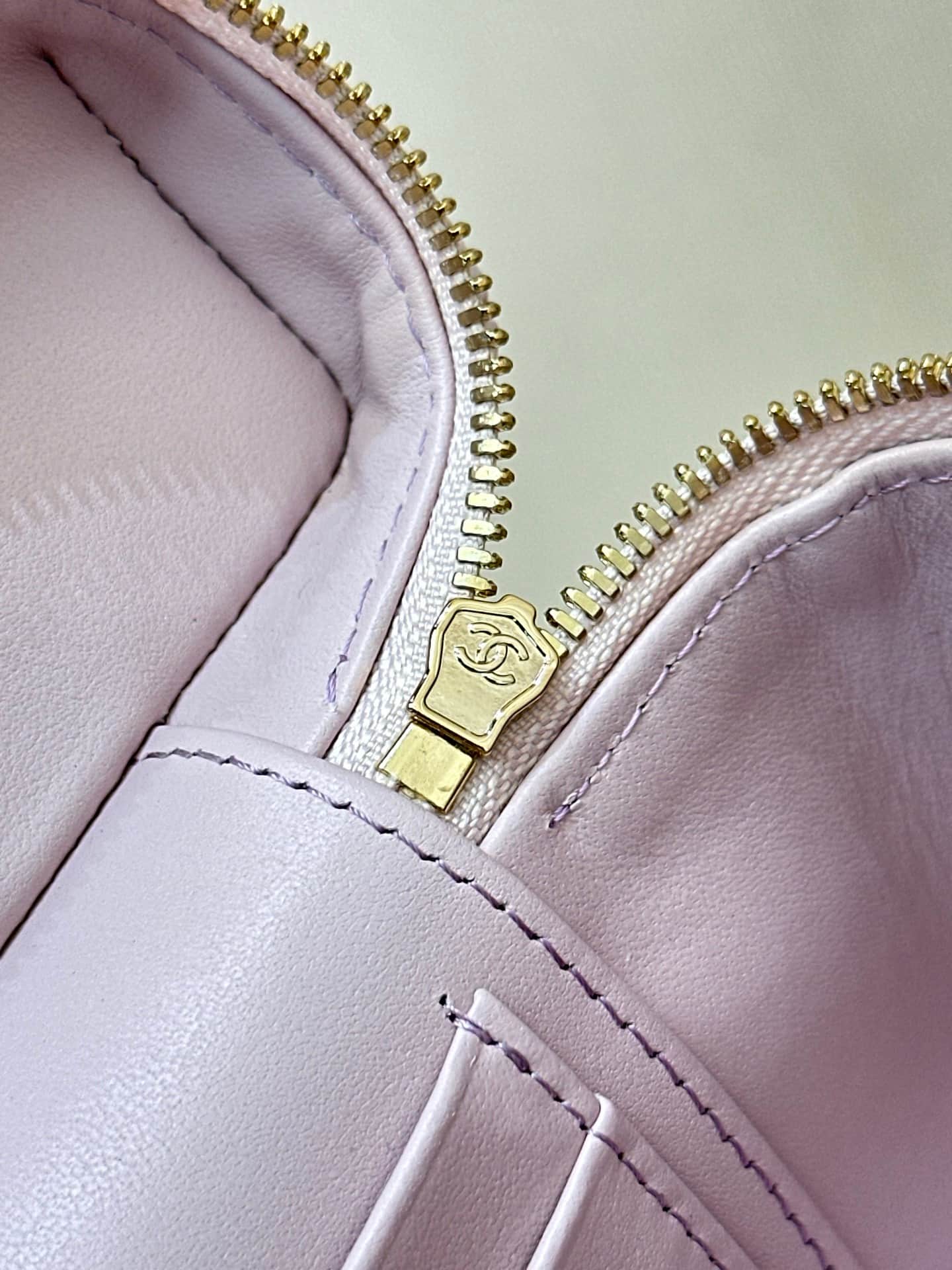 Chanel Vanity with Chain Grained Shiny Calfskin & Gold-Tone Metal Light Pink AP4936 TOP