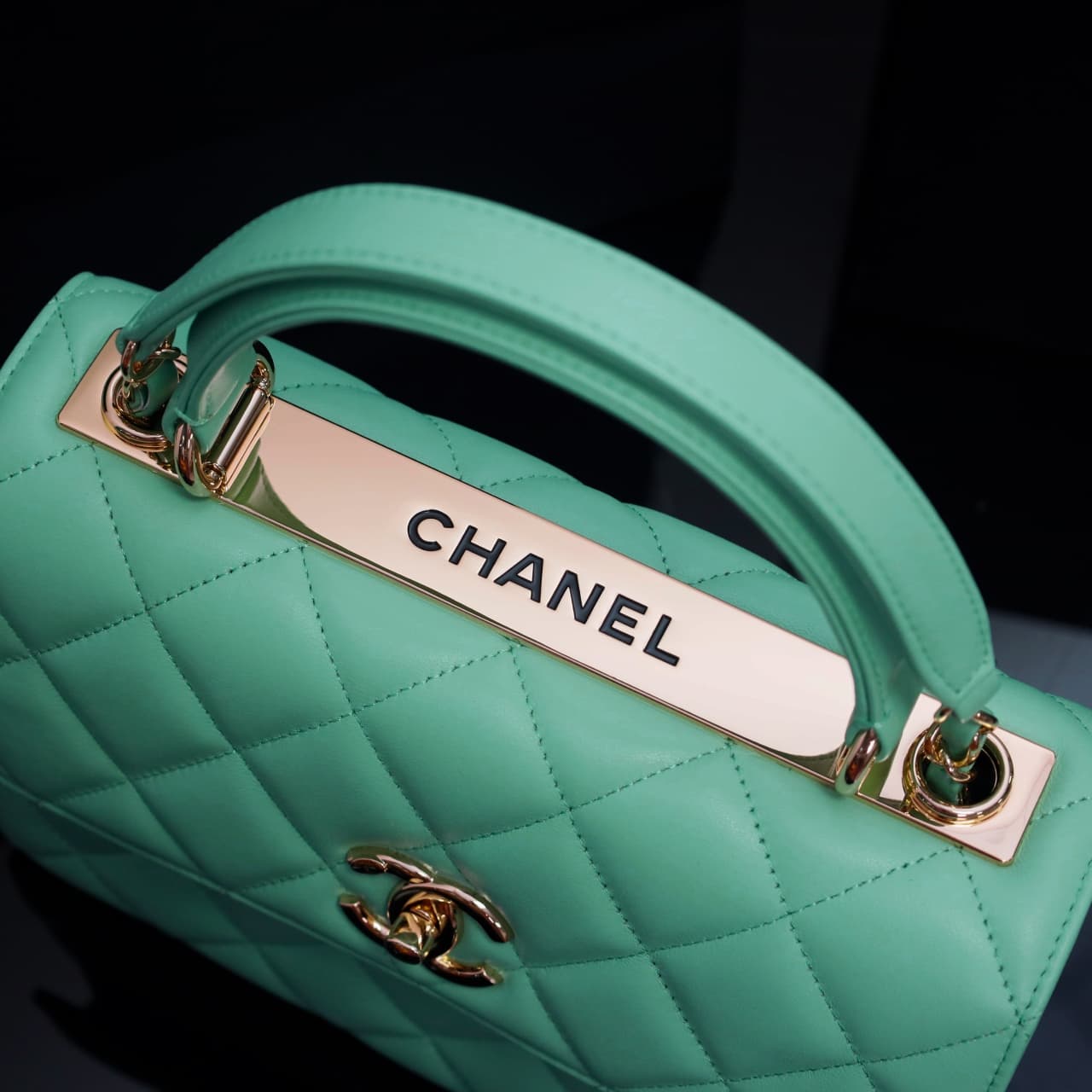 SMALL FLAP BAG WITH TOP HANDLE Lambskin Gold Metal Green A
