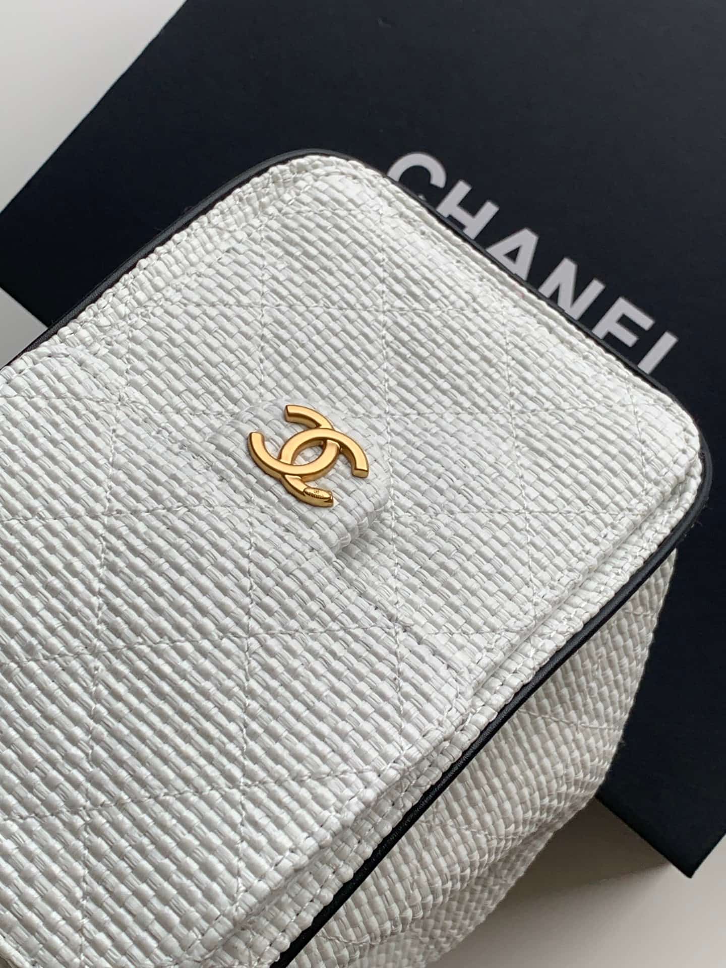 Chanel 25 Small Hobo handbag AS5293 Braided Raffia-Effect Canvas Calfskin & Gold-Tone Metal White & Black A