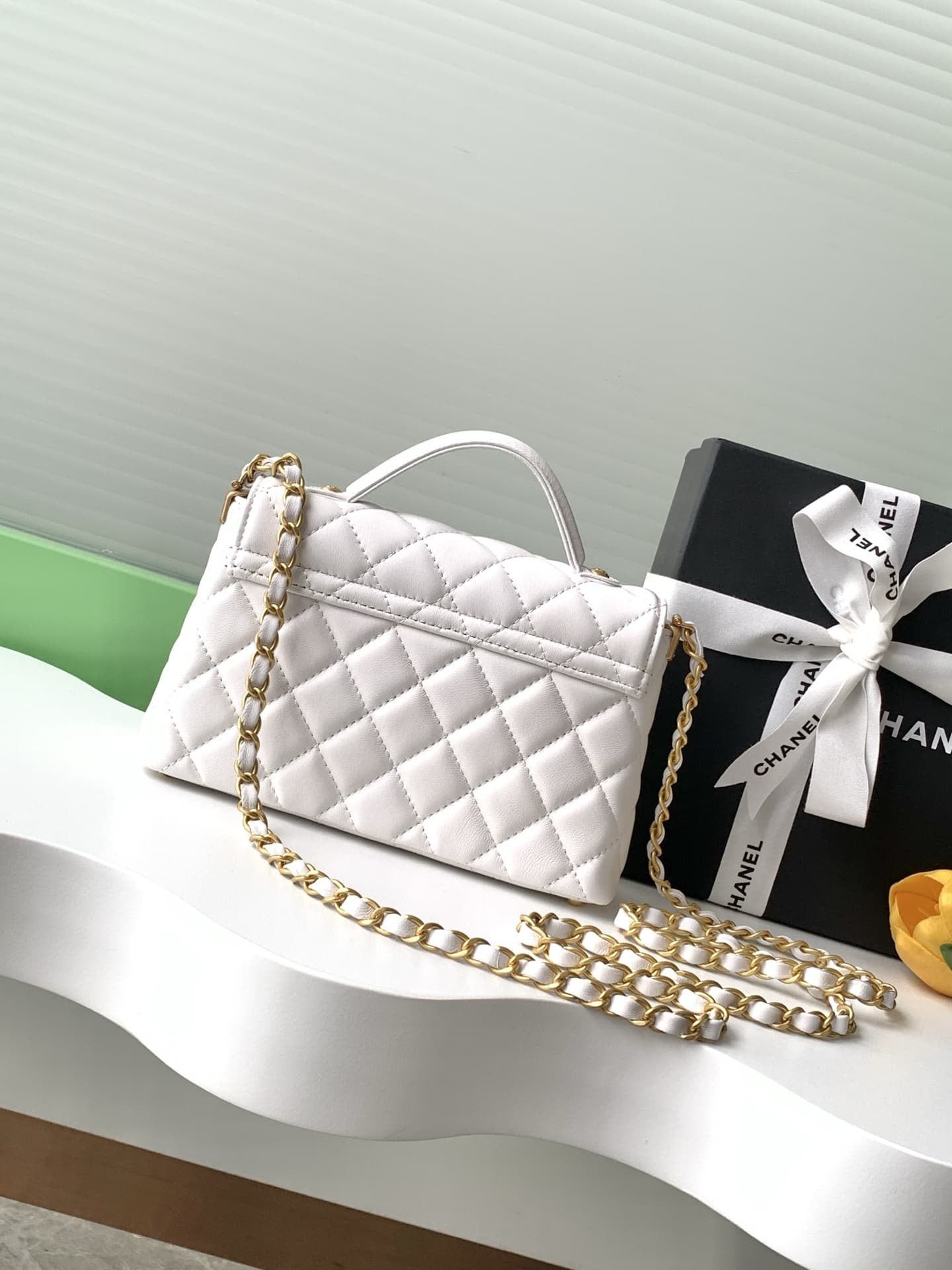 SMALL FLAP BAG WITH TOP HANDLE Lambskin Gold-Metal AS5355 White A