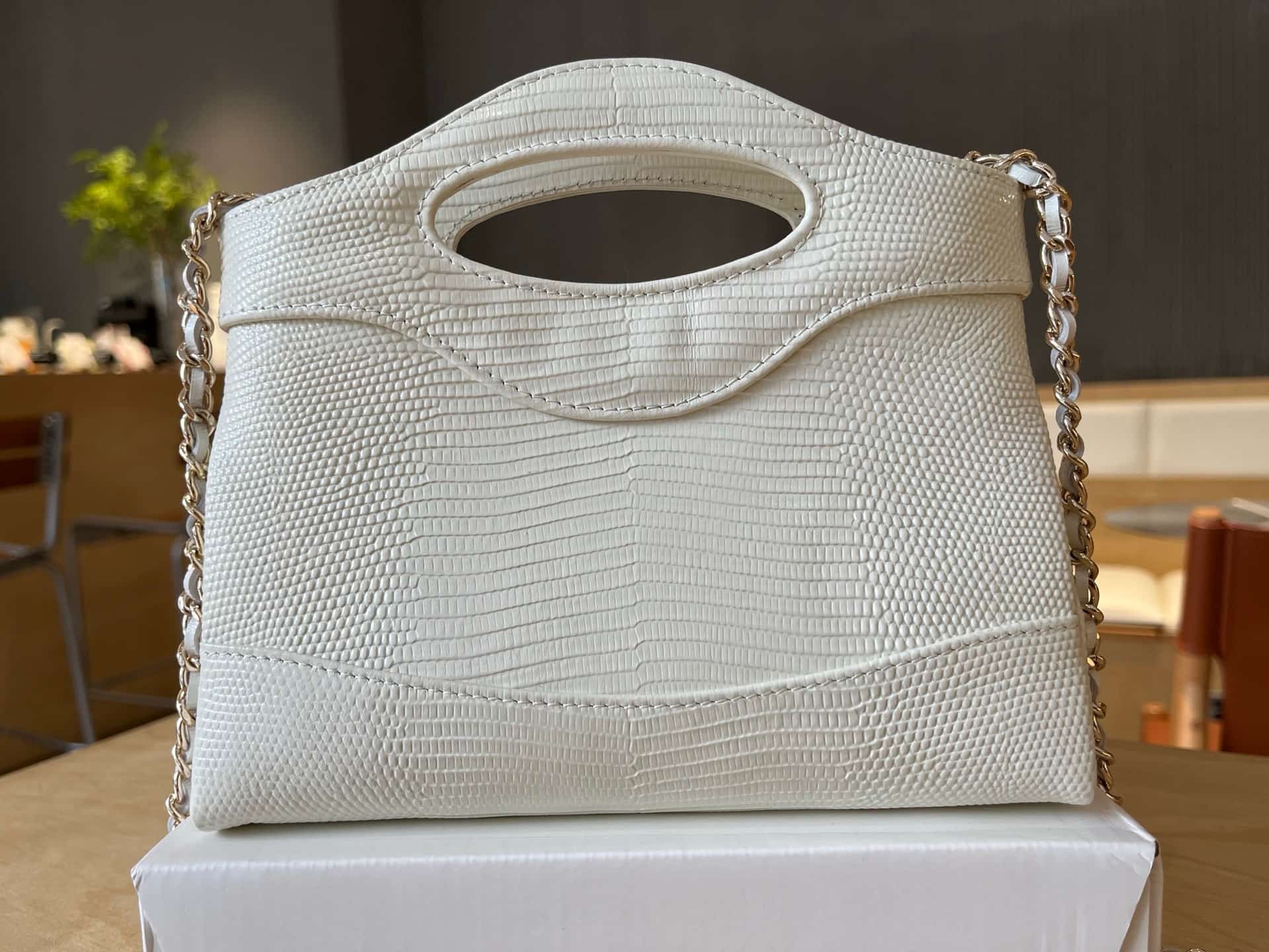 Chanel 31 Mini BAG Lizard-embossed Calfskin& Gold-Tone Metal AP3656 White A