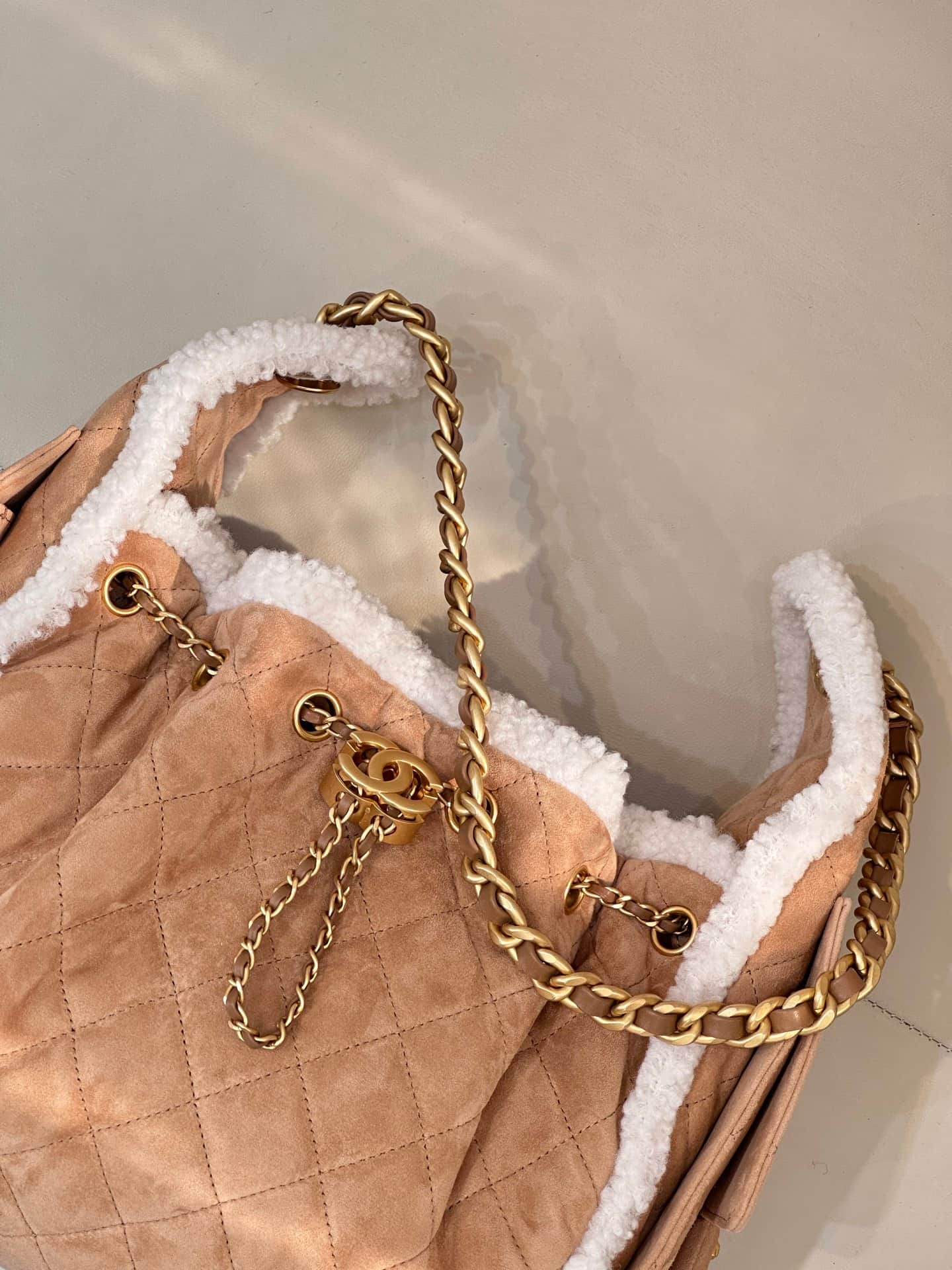 Chanel 25 Small Hobo handbag AS5293 Suede with crumpled sheepskin shearling&Gold-tone Metal Beige TOP