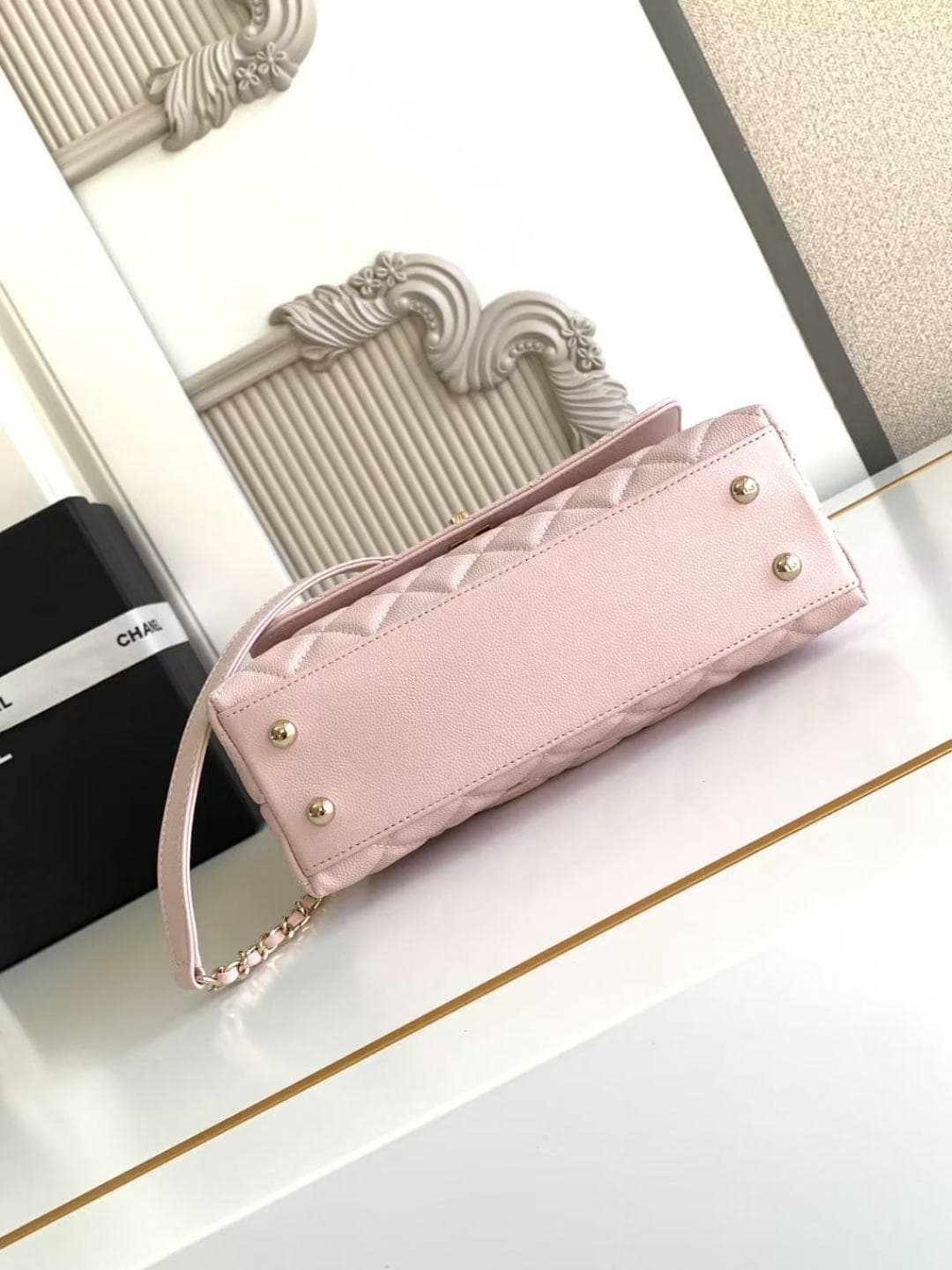 FLAP BAG WITH TOP HANDLE Grained Calfskin & Gold-Tone Metal A92990 Light-Pink Binding A