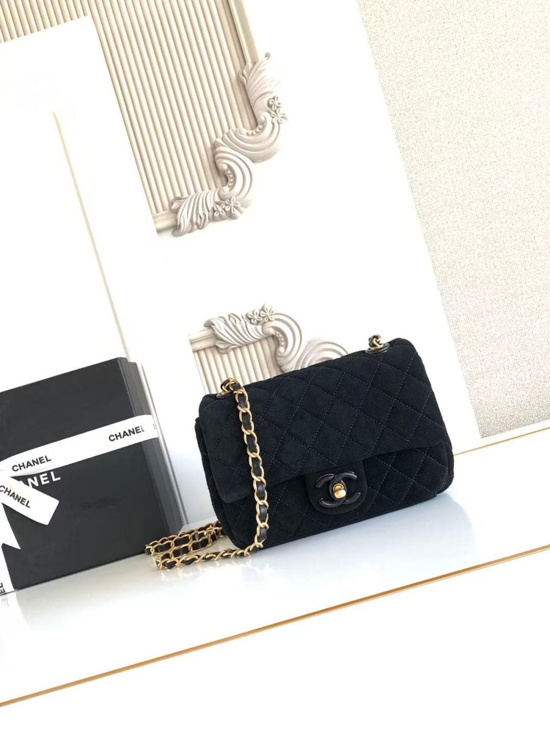Chanel Classic Flap bag in Black Suede & Gold-Tone Metal AS5989 A