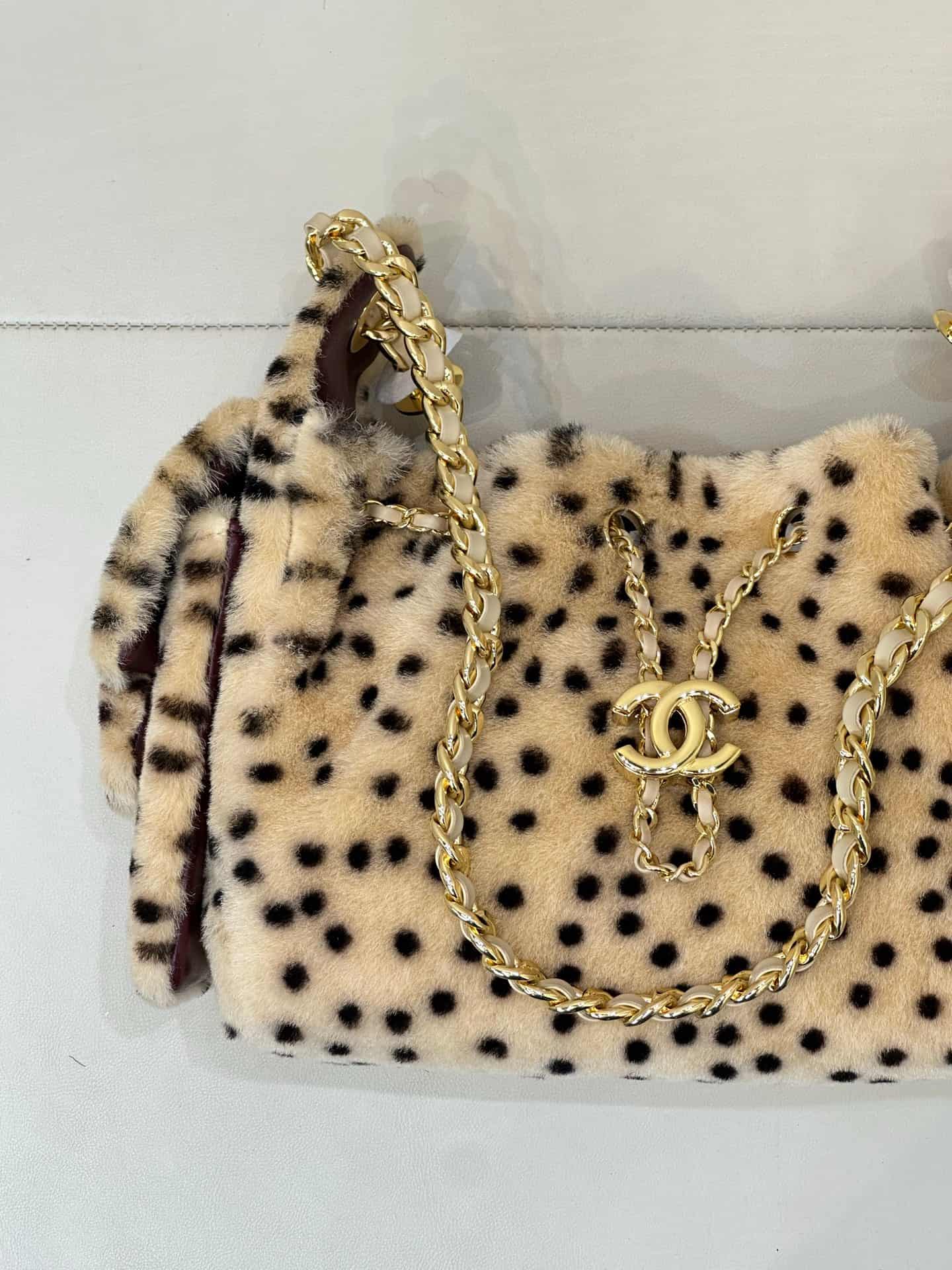 Chanel 25 Mini Hobo handbag AS5631 Lambskin & Gold-Tone Metal Light Beige & Black TOP
