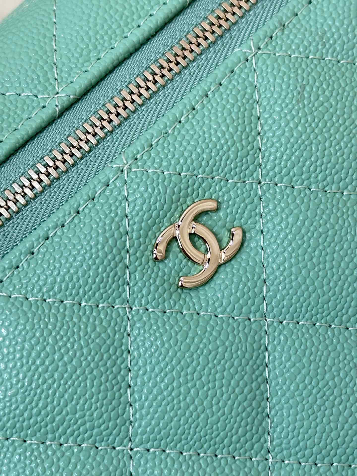 Chanel Classic Vanity with Chain Grained Calfskin & Gold-Tone Metal Green AP4385 TOP