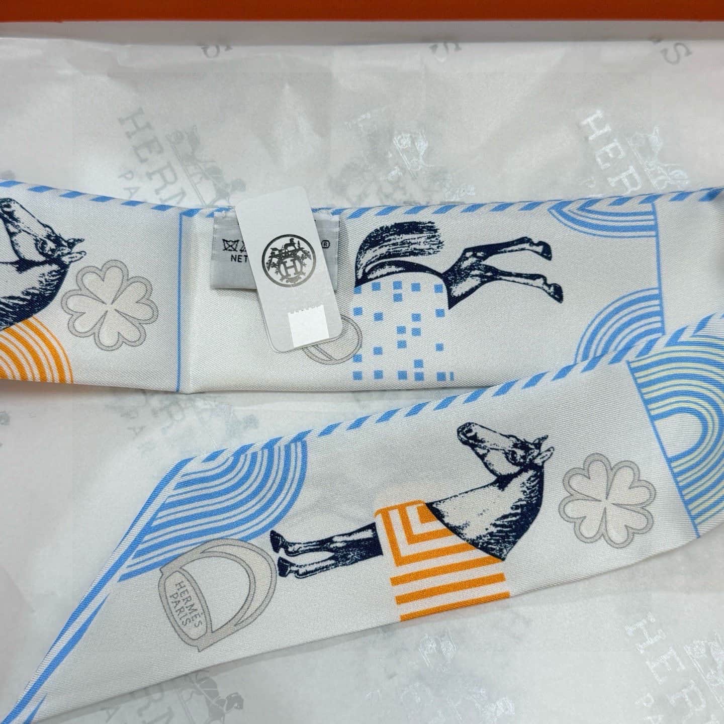 Hermes Garde-Robe Pop silk Twilly scarf