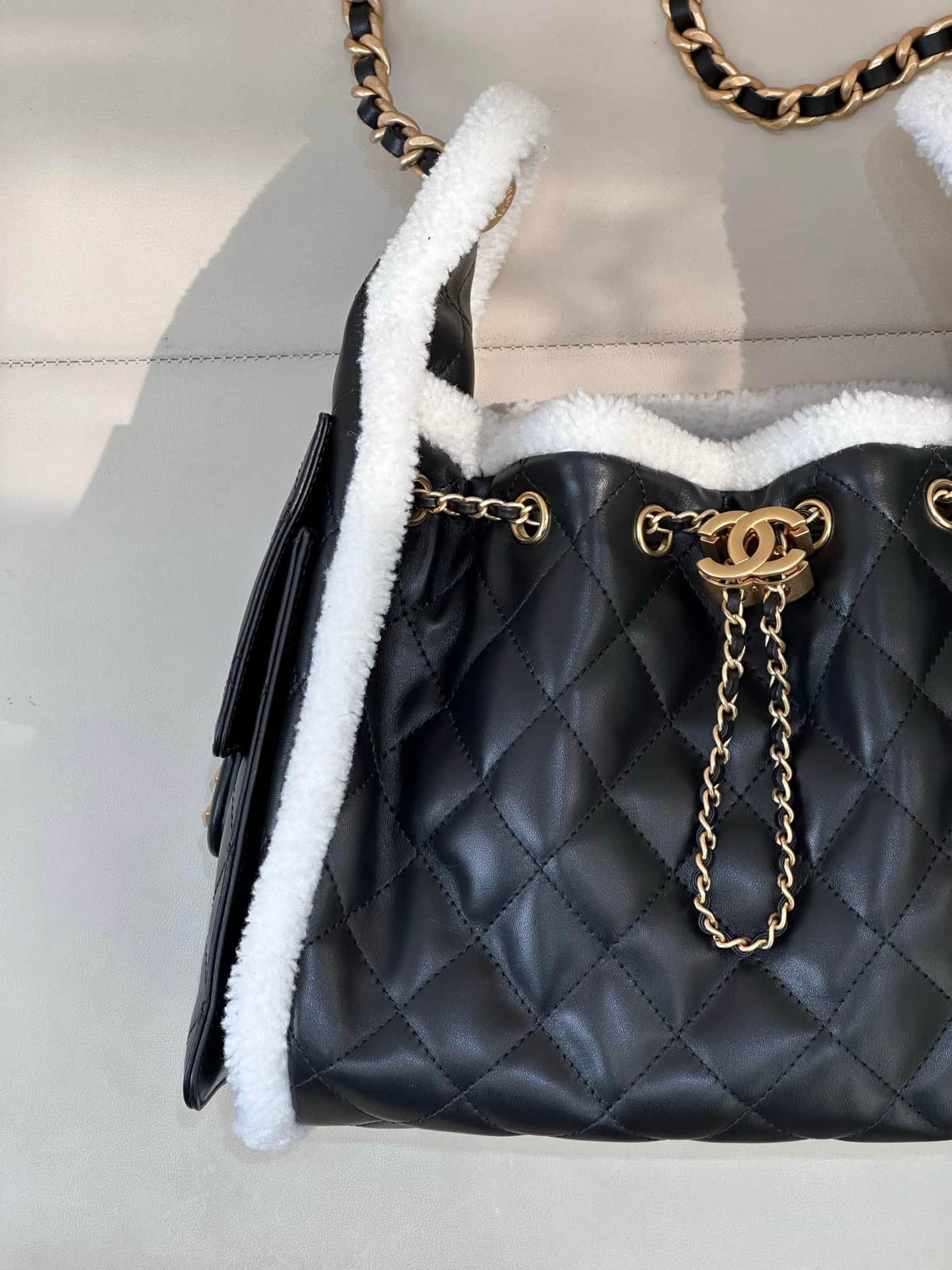 Chanel 25 Small Hobo handbag AS5293 Lambskin with crumpled sheepskin shearling&Gold-tone Metal Black TOP