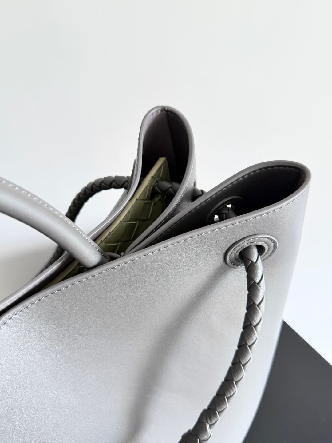BV Andiamo Large tote bag in grey calfskin leather TOP