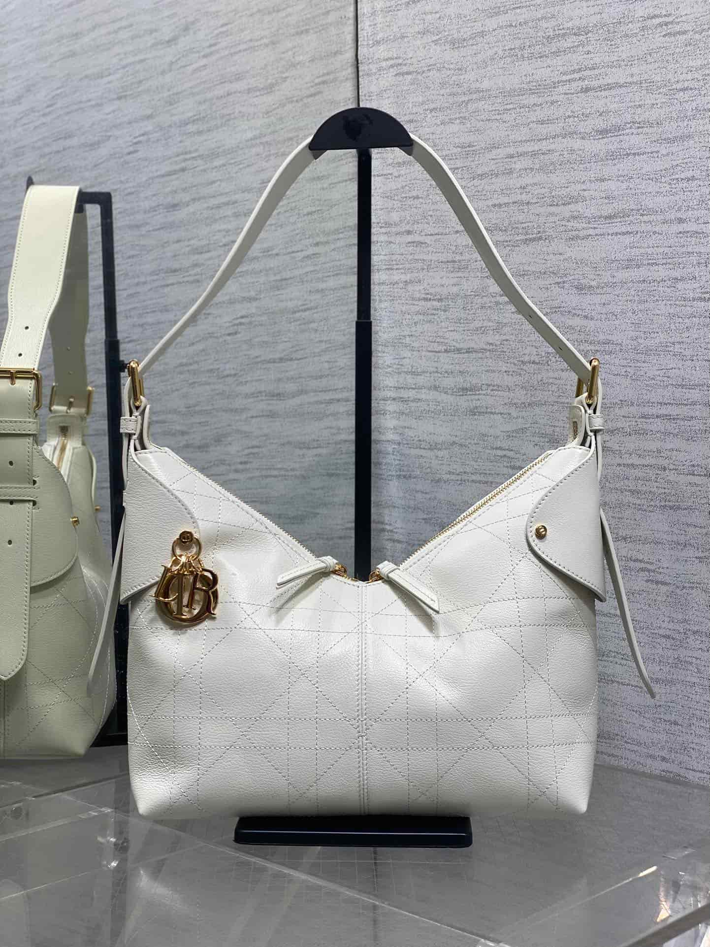 Medium Dior Voyage Bag White Flat Macrocannage Grained Calfskin High