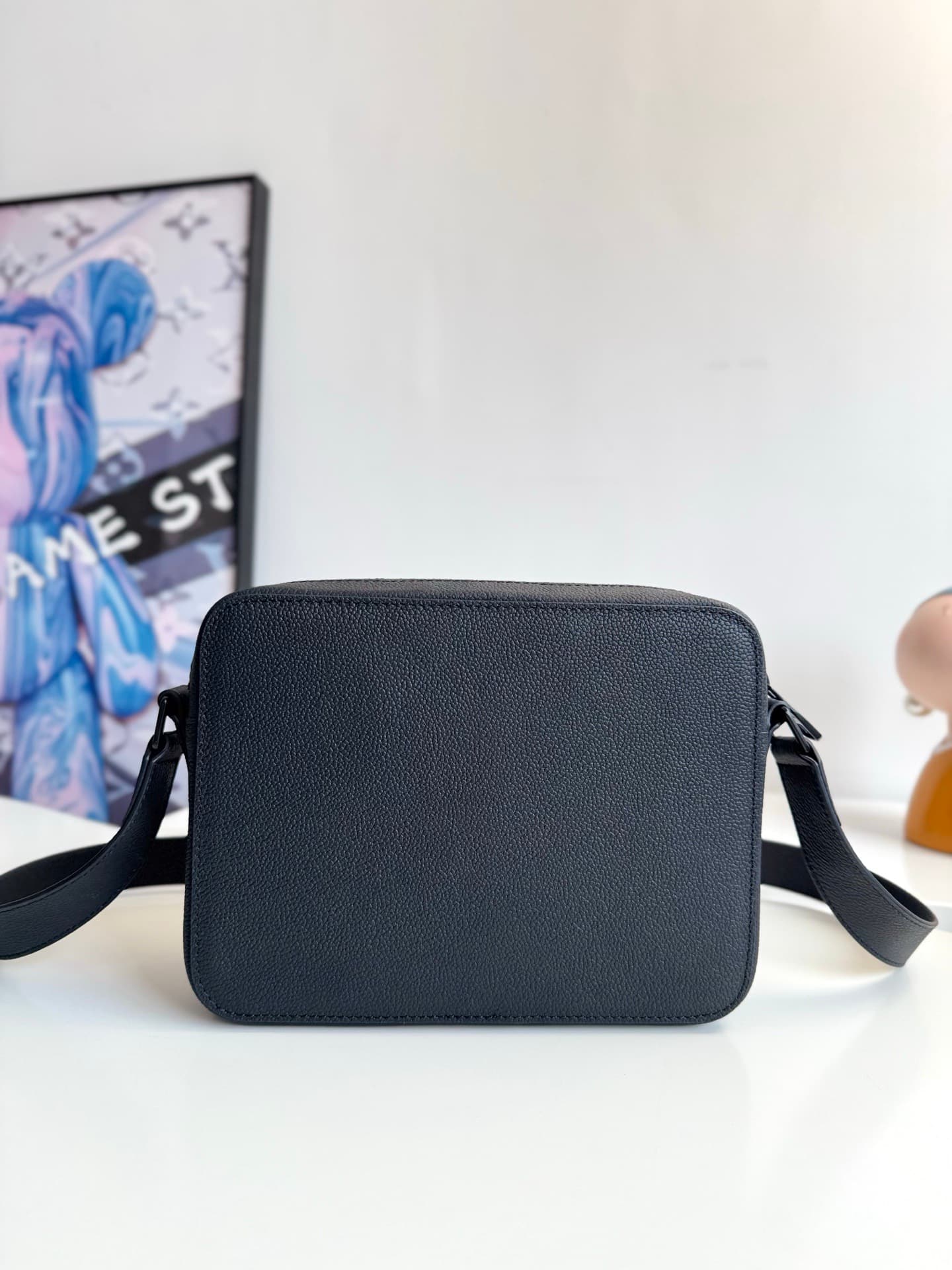 Louis Vuitton Boarding Messenger M15265 Black High