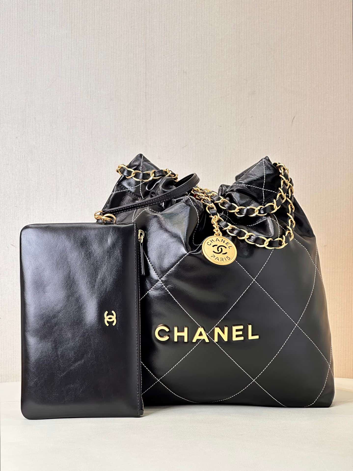 Chanel 22 Small handbag Shiny calfskin & Gold-tone metal AS3260 Black TOP