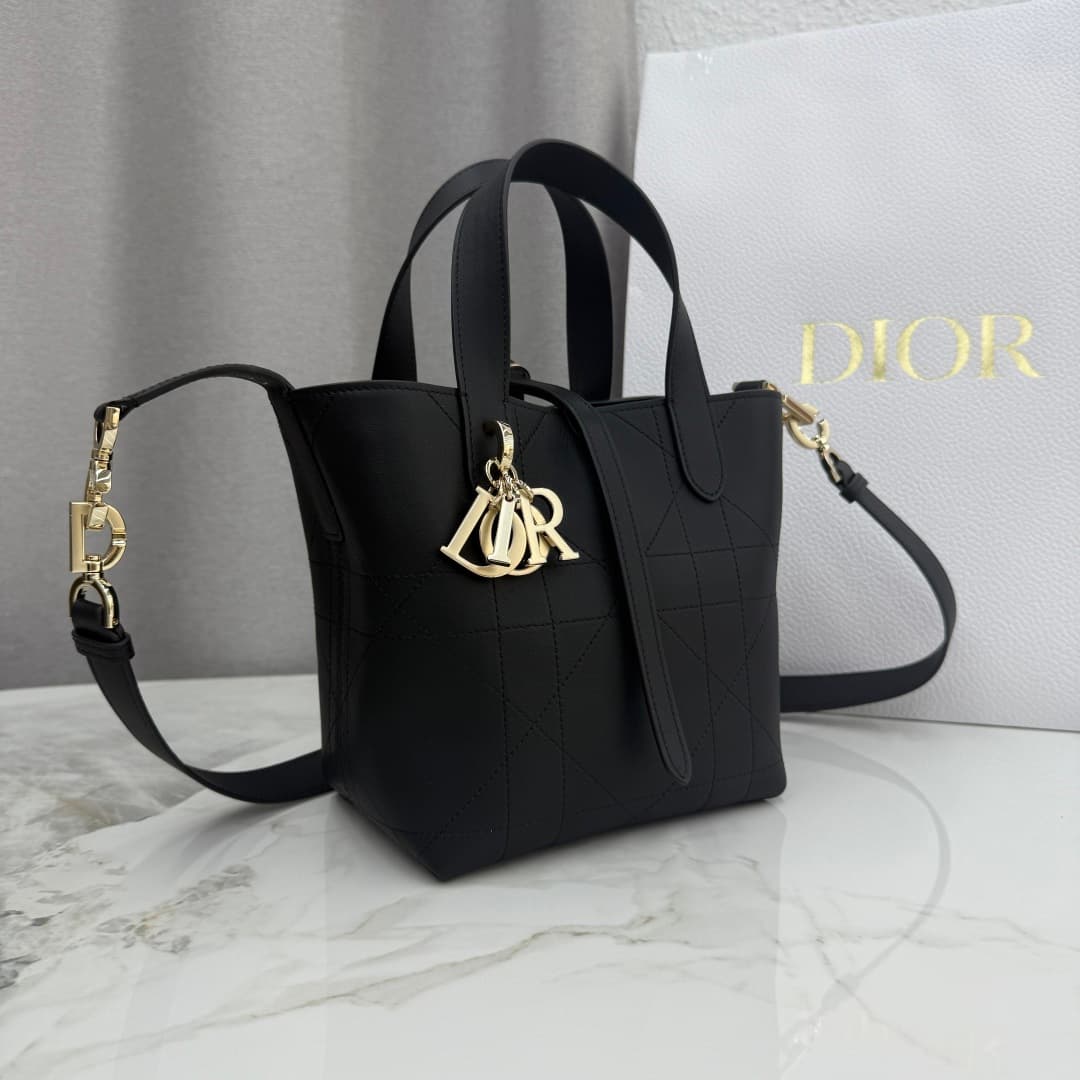 Small Dior Toujours Vertical Tote Bag Black Flat Macrocannage Calfskin M2835 High