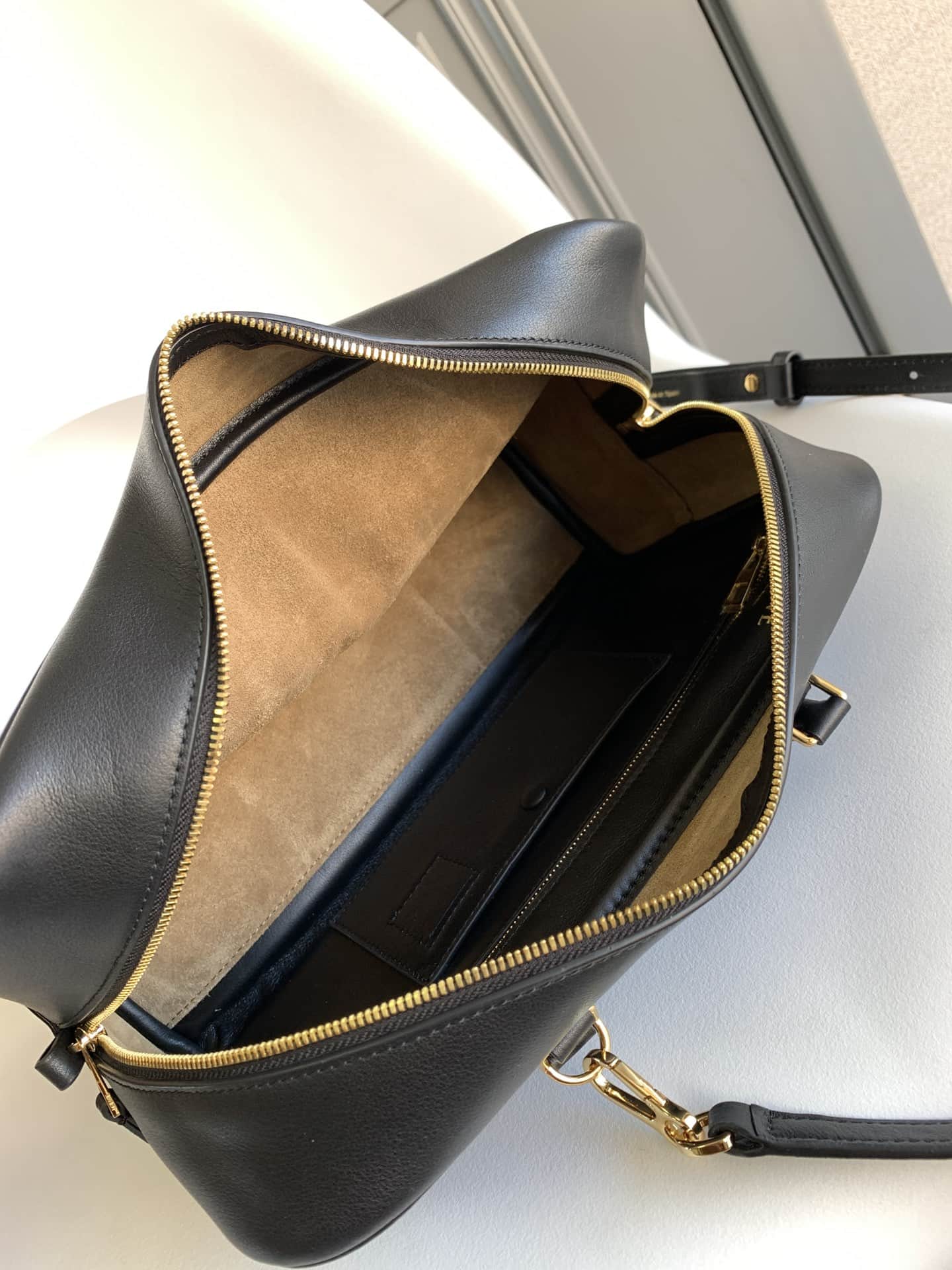 Loewe Amazona 28 Bag in nappa calfskin Black High