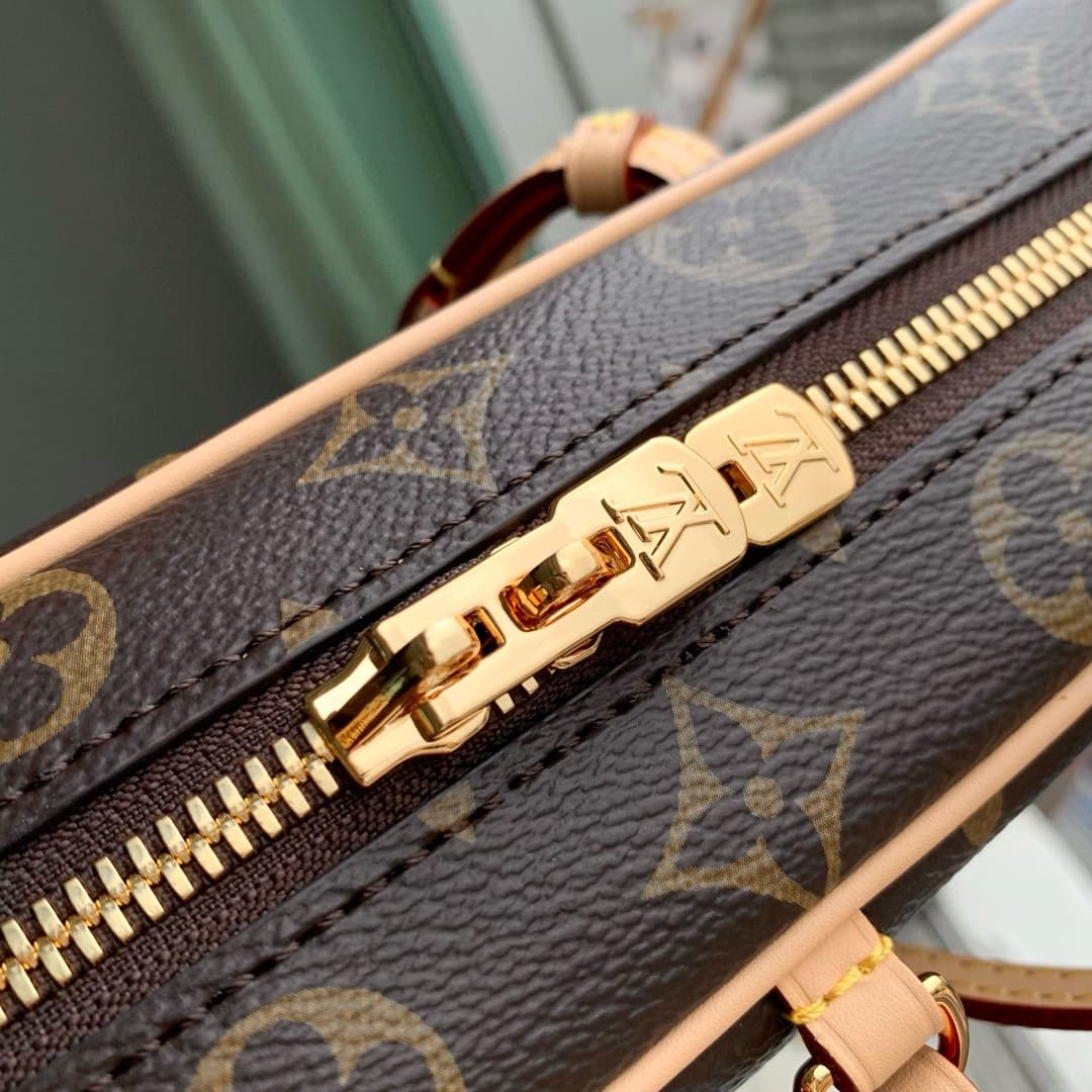 Louis Vuitton Hang On Monogram coated canvas M47031 High