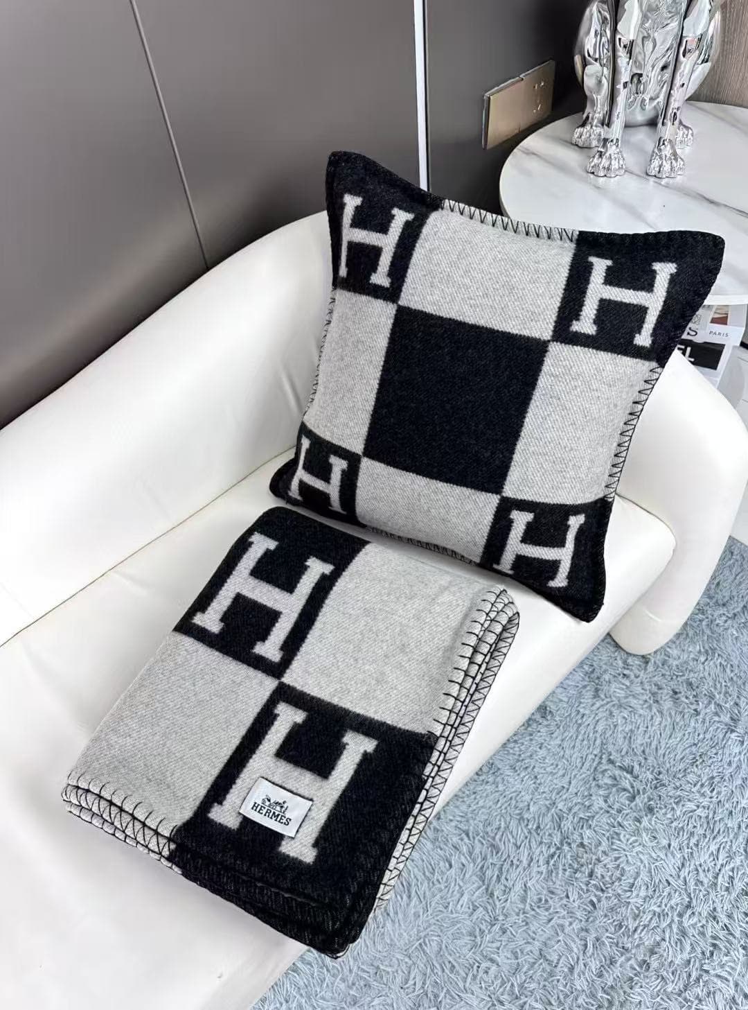 Hermes Avalon throw blanket