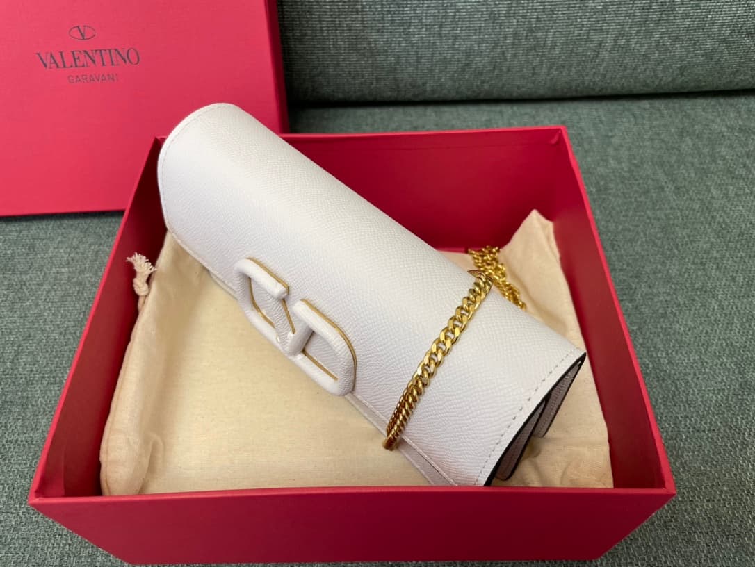 Valentino Garavani VLogo signature wallet on chain bag Grainy Calfskin Whtie High