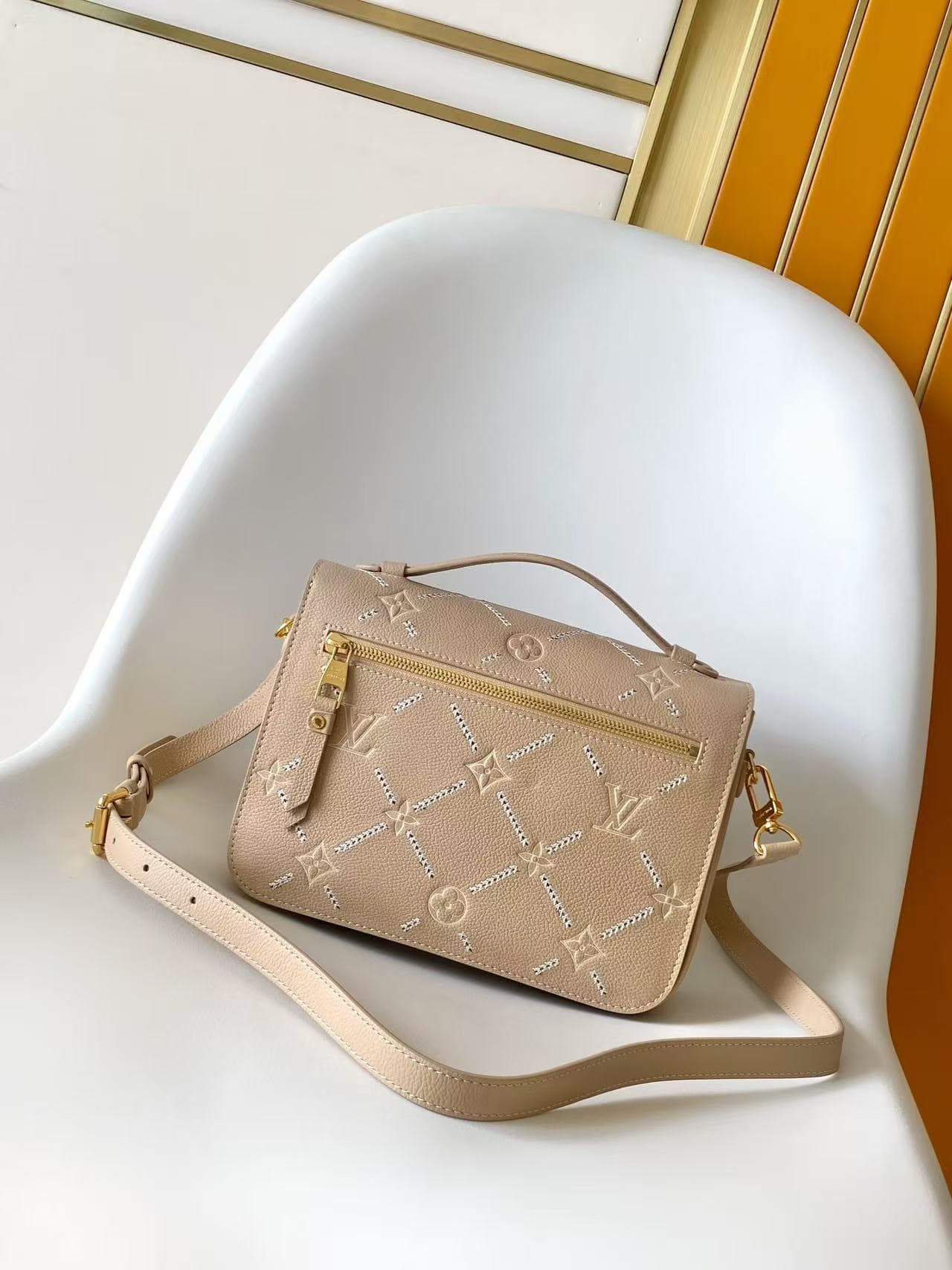 Louis Vuitton Pochette Métis MM Hazelnut Couture Cowhide leather M29497 High