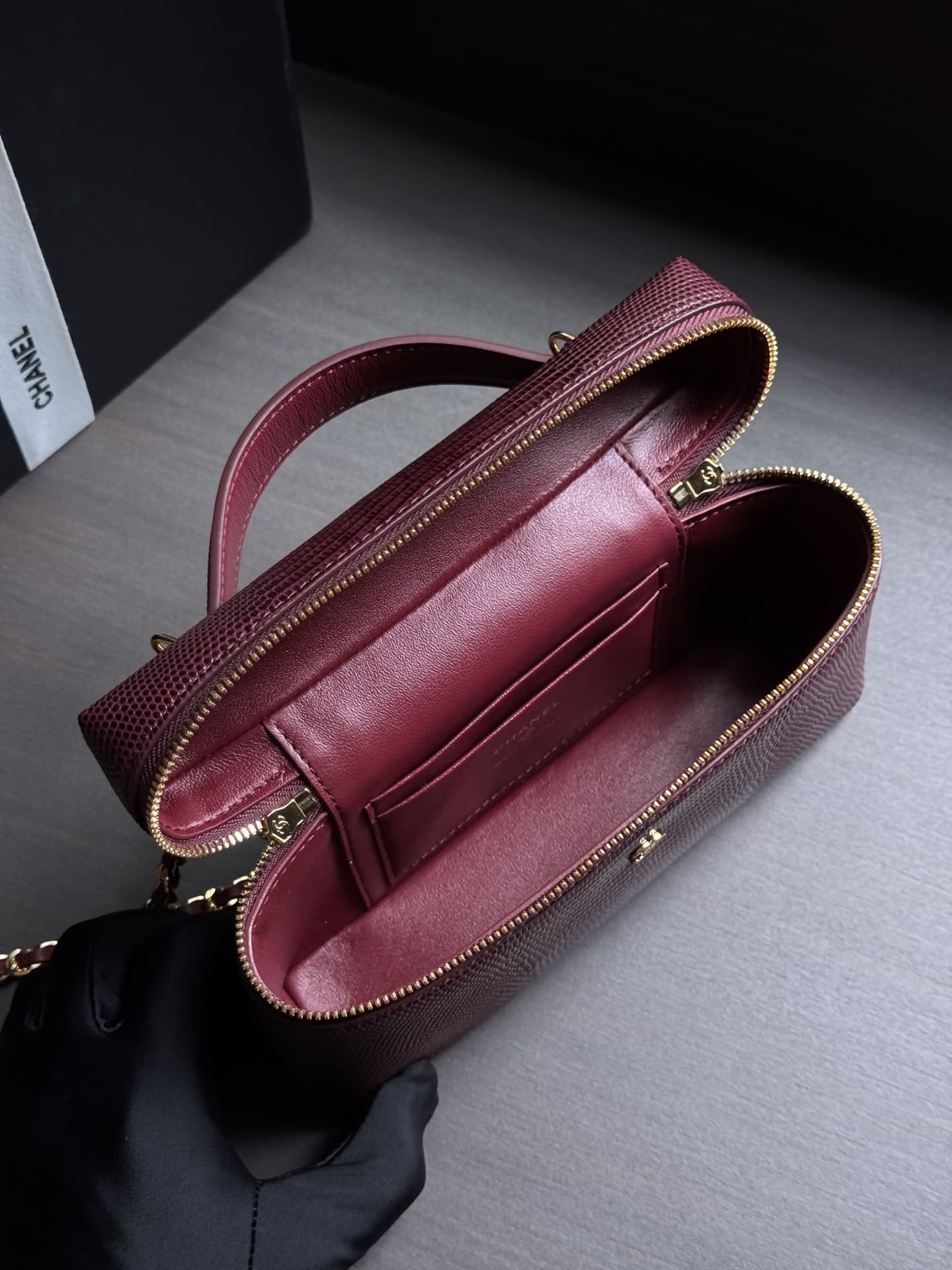 Chanel Small Vanity with chain Lizard Embossed Calfskin & Gold-Tone Metal Burgundy AS5195 A