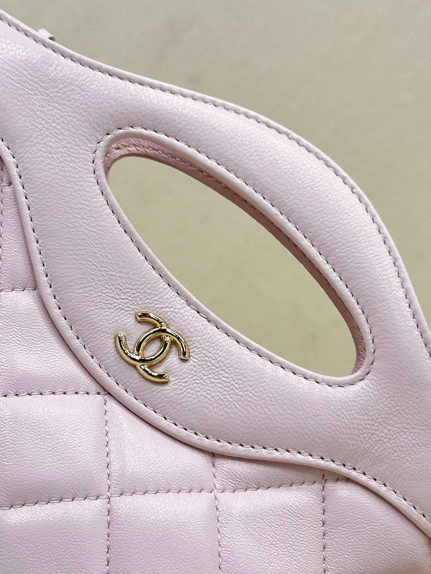 Chanel Clutch with chain Lambskin & Gold-Tone Metal AP3656 Pink TOP