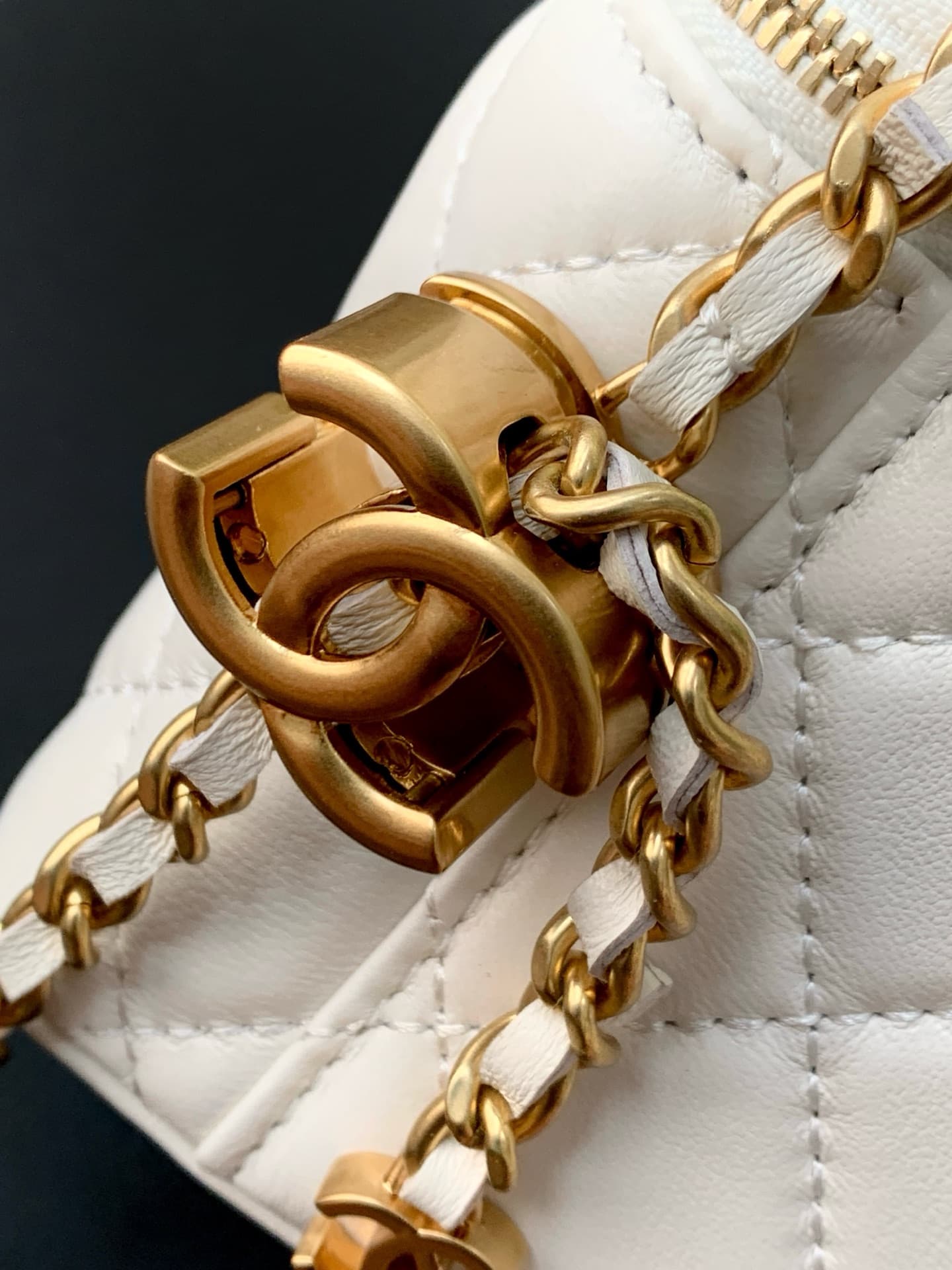 Chanel Vanity with Chain AP3940 Lambskin & Gold Metal White A