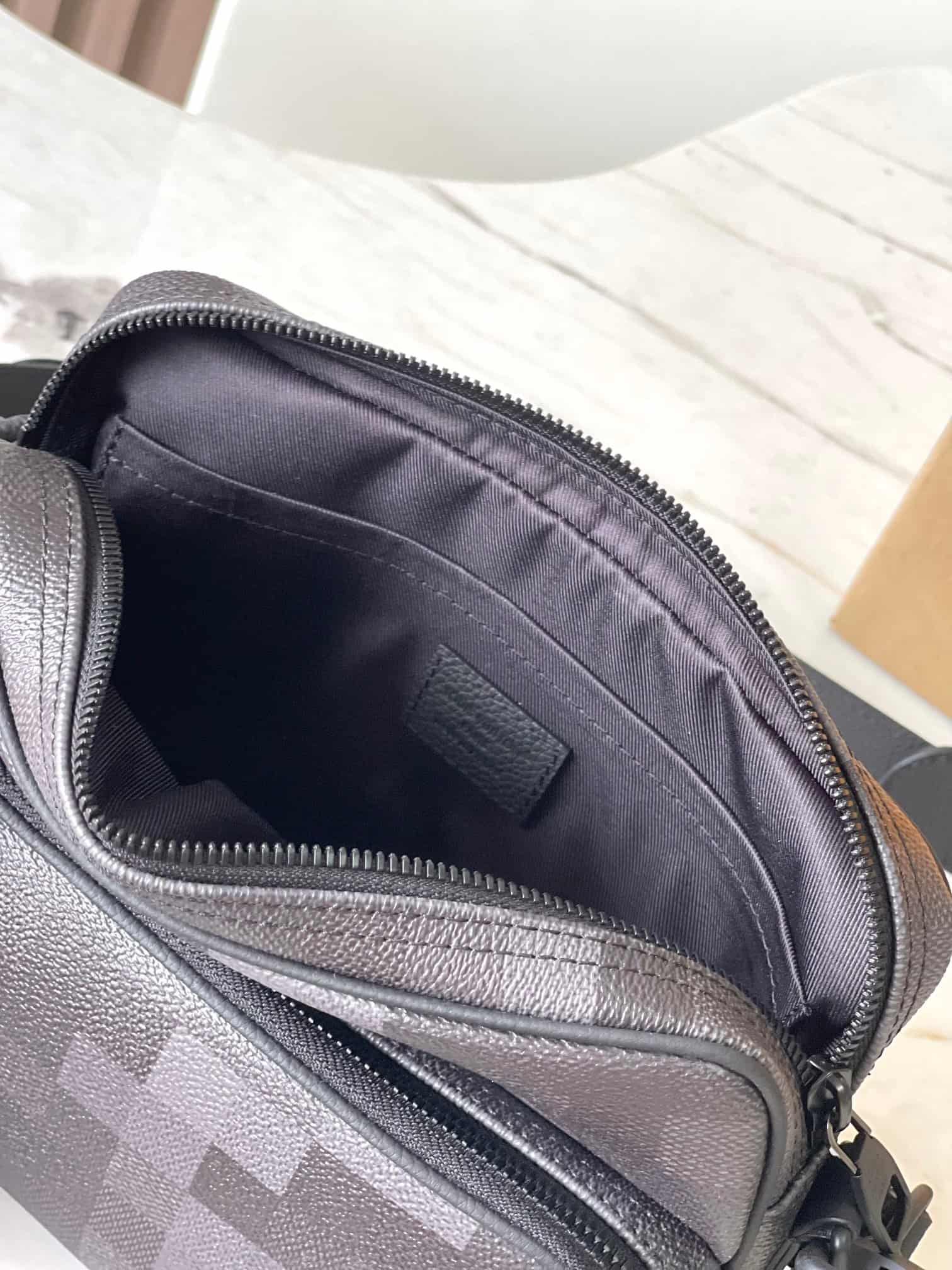 Louis Vuitton Nil Messenger Black Damoflage Black coated canvas M14988 TOP