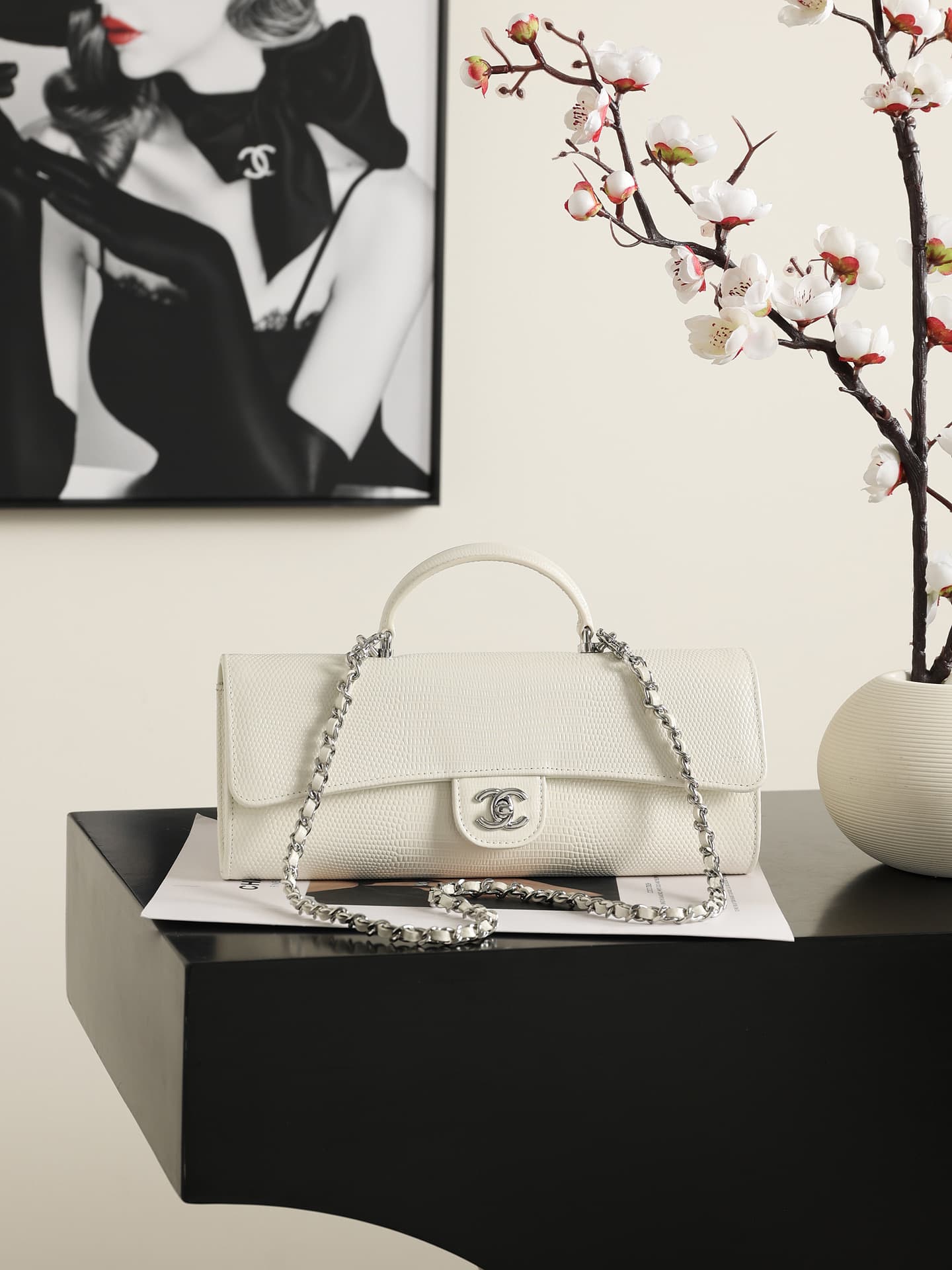 Chanel Clutch with chain Lizard Embossed Calfskin & Silver-Tone Metal White AP5280 A
