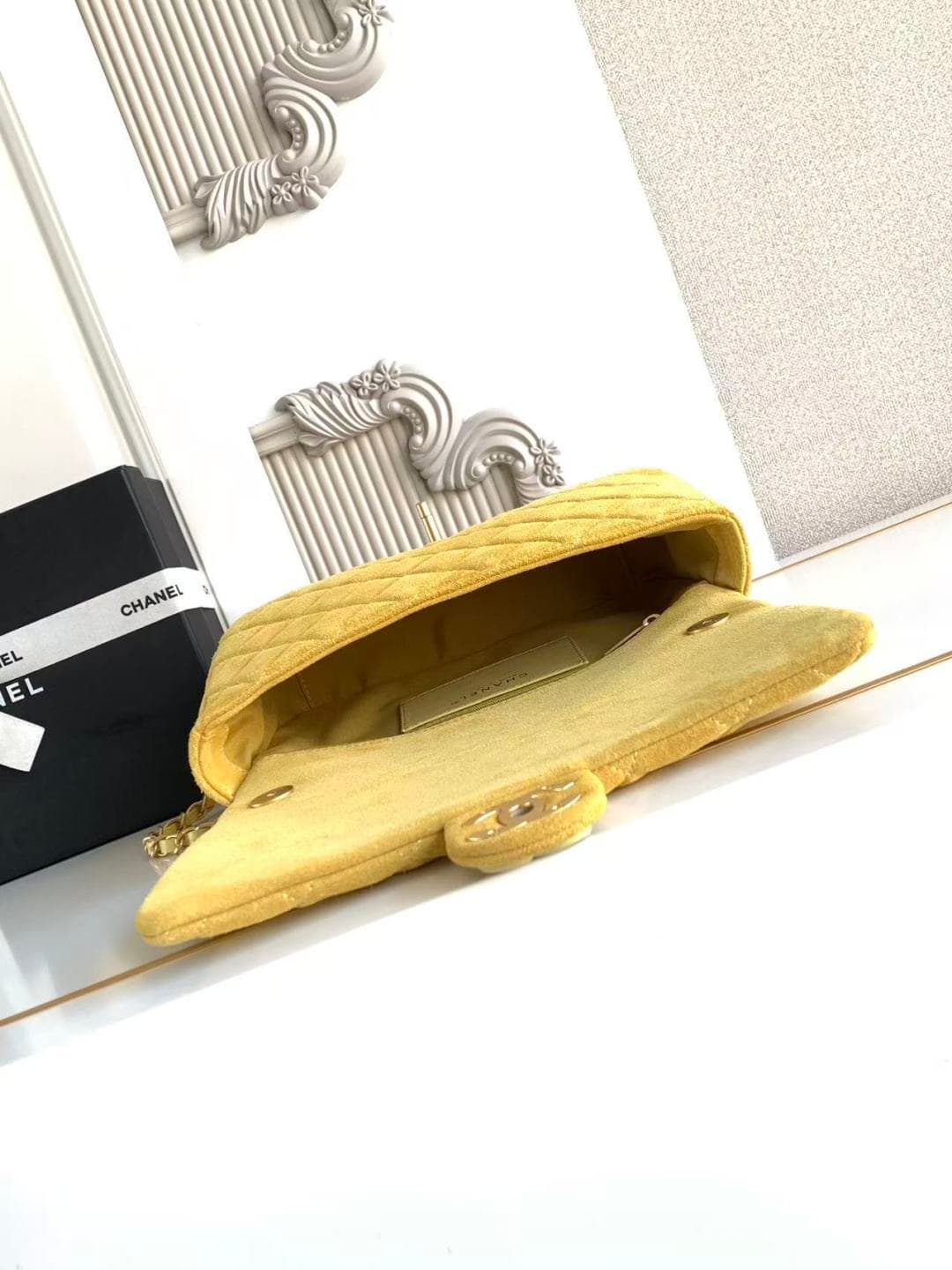 Chanel Classic Flap bag in Yellow Suede & Gold-Tone Metal AS5987 A