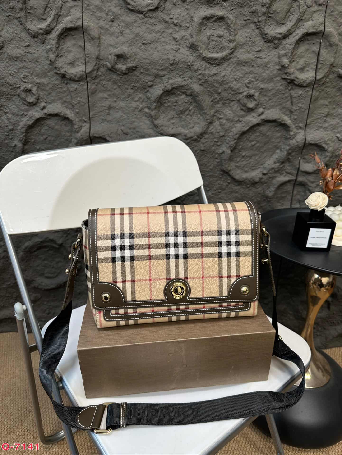 Burberry Note Bag Military